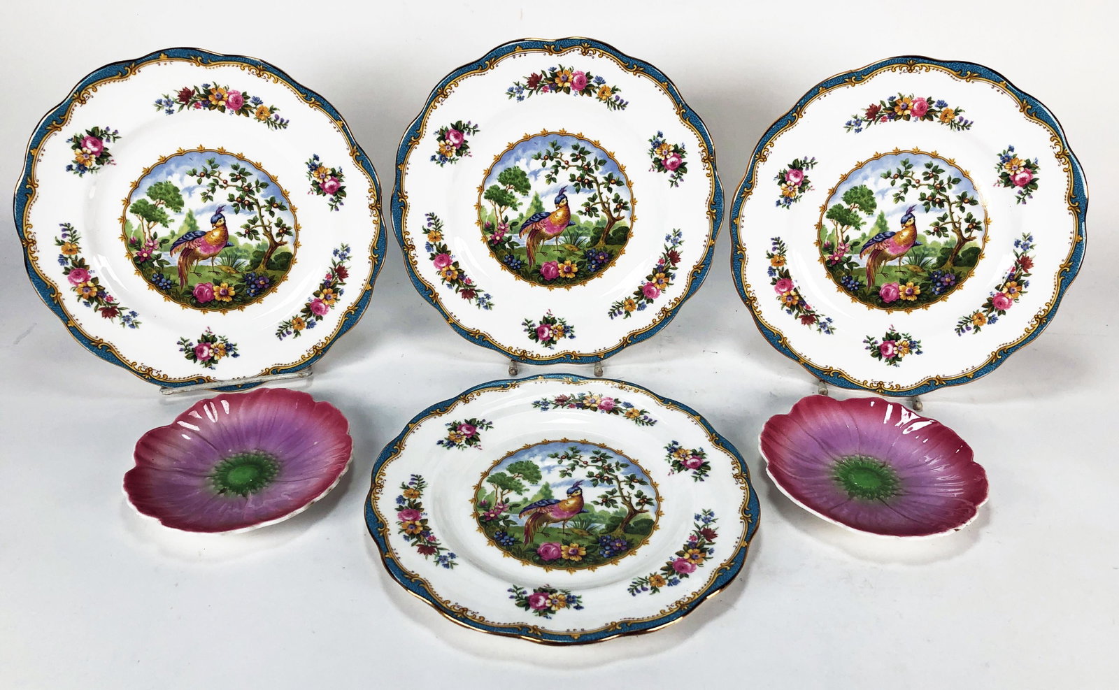 CHELSEA BIRD PLATES & FLOWER PLATES: CHELSEA BIRD PLATES & FLOWER PLATES Four Royal Albert Chelsea Bird plates with a central motif of a bird under a fruit tree. Marked on back. Two saucers hand painted as a pink flower