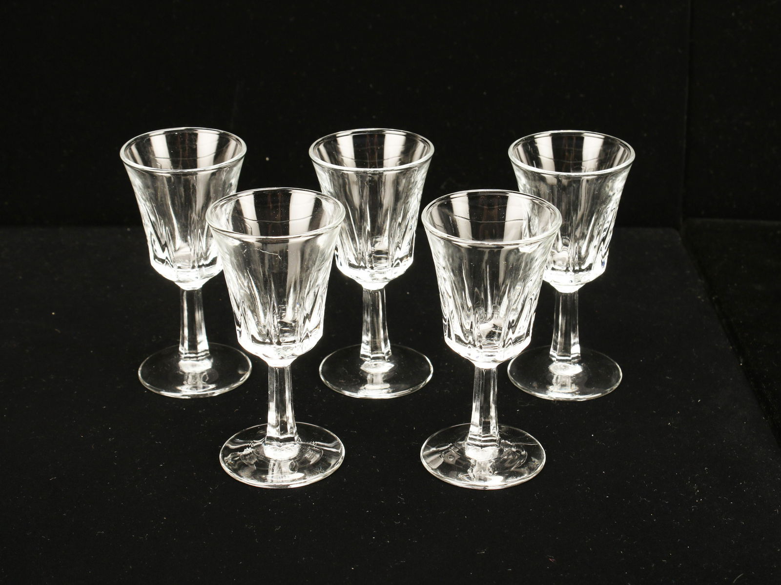 FIVE CLEAR GLASS CORDIAL GLASSES (1 of 4)