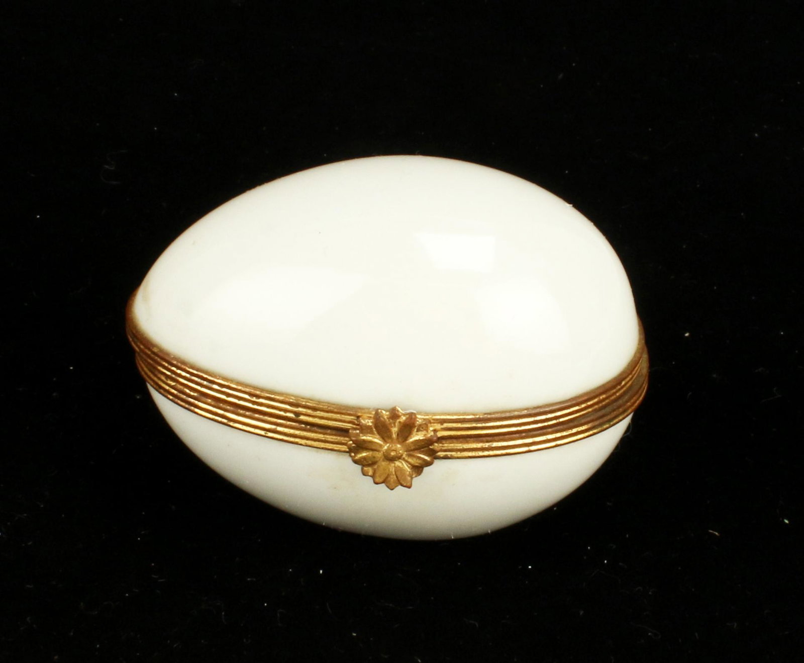 PORCELAIN LIMOGES EGG TRINKET BOX (1 of 4)