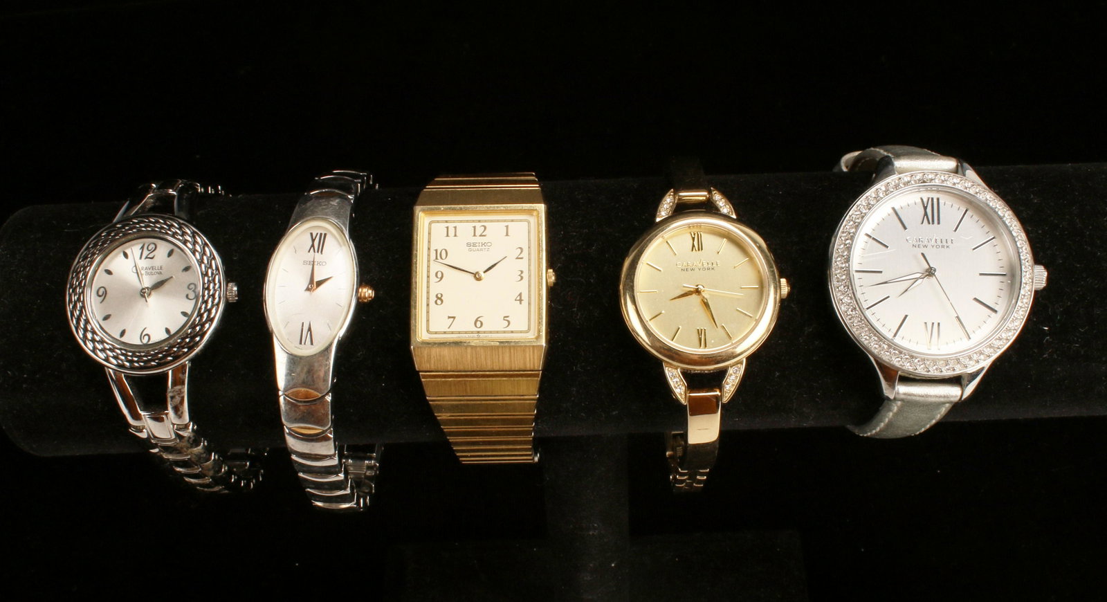 LOT OF 5 SEIKO & CARAVELLE WATCHES: LOT OF 5 SEIKO & CARAVELLE WATCHES 2 Seiko, 3 Caravelle by Bulova. Shipping: Shipping and handling in the continental US will cost