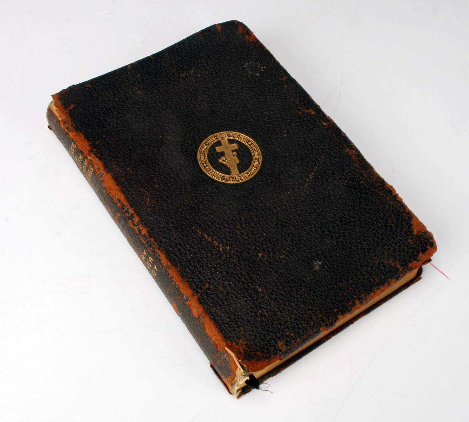 SCIENCE & HEALTH WITH KEY TO THE SCRIPTURES: SCIENCE & HEALTH WITH KEY TO THE SCRIPTURES By Mary Baker Eddy. Published by The Christian Science Publishing Society 1918. Soft cover, gilt edges. Wear along edges and splittin