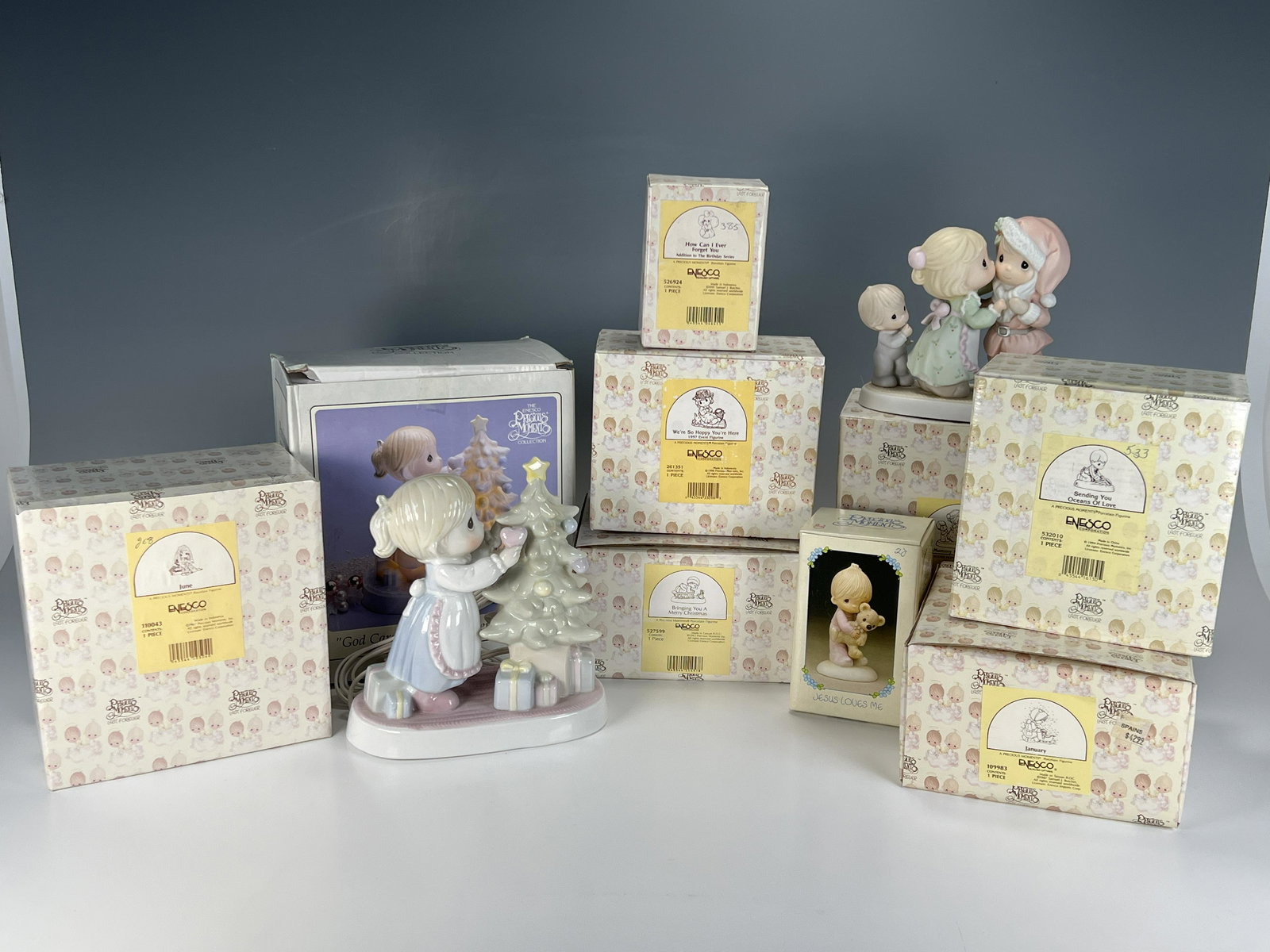 LARGE LOT OF PRECIOUS MOMENTS FIGURES (1 of 5)