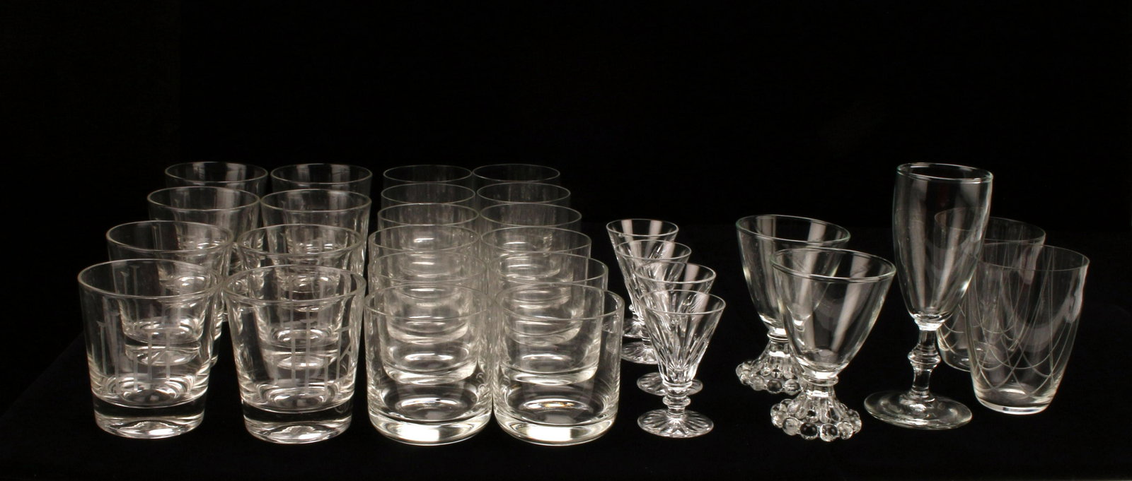 VINTAGE LOT OF ASSORTED GLASSWARE (1 of 5)