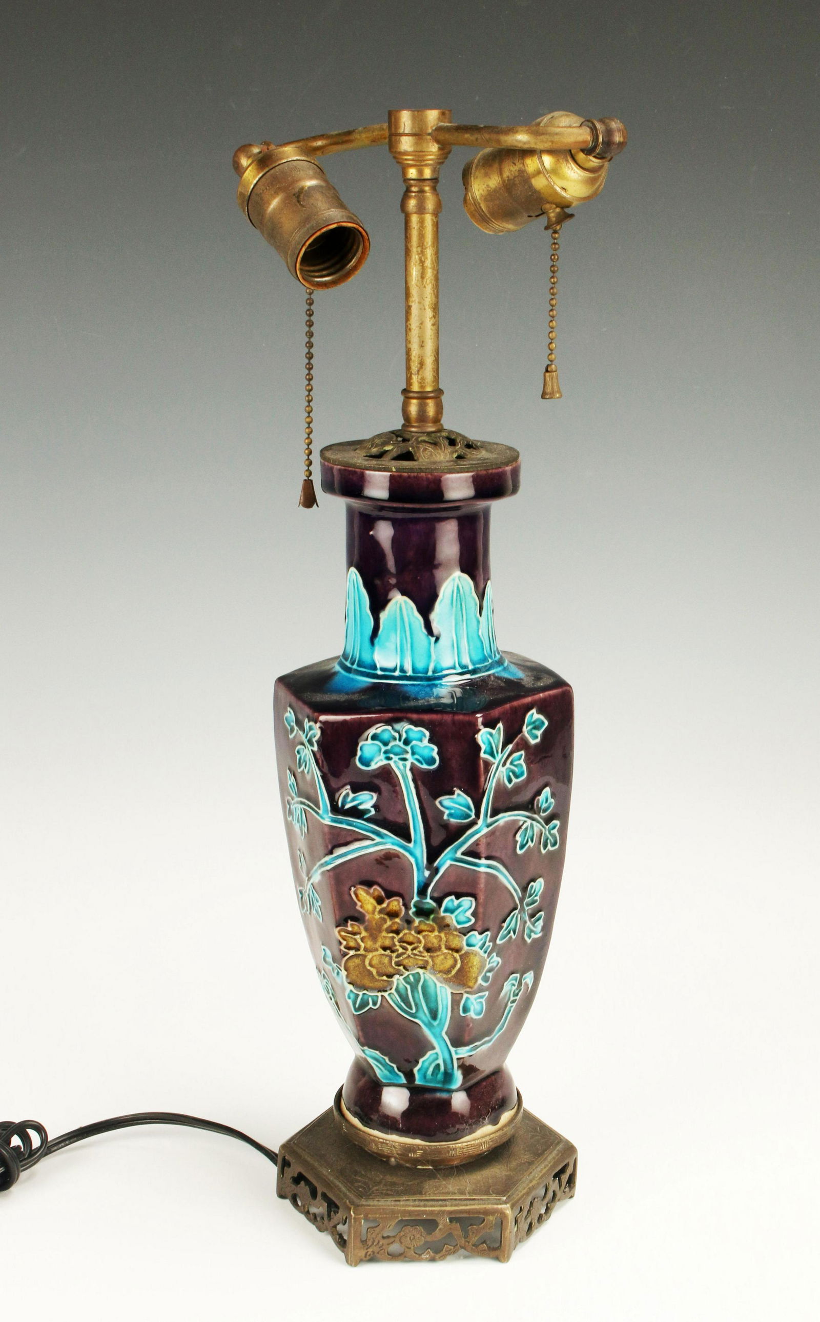 ANTIQUE CHINESE PORCELAIN VASE LAMP (1 of 5)