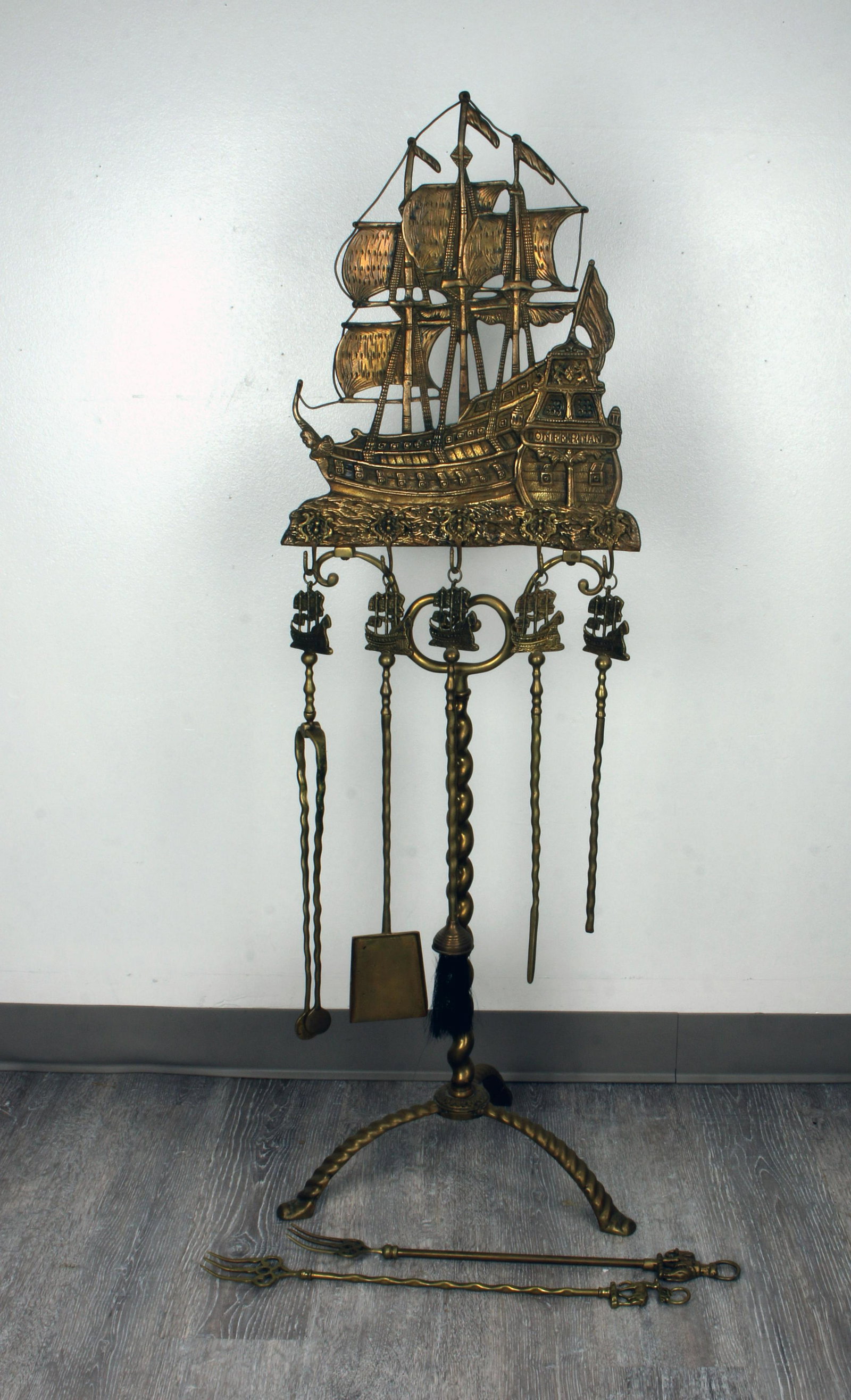 ANTIQUE BRASS DON FERNANDO FIREPLACE TOOLS: ANTIQUE BRASS DON FERNANDO FIREPLACE TOOLS Sailing ship fireplace tool set in antique brass. Spanish Galleon named Don Fernando. Five fireplace tools, each with the ship at top. Tongs, s