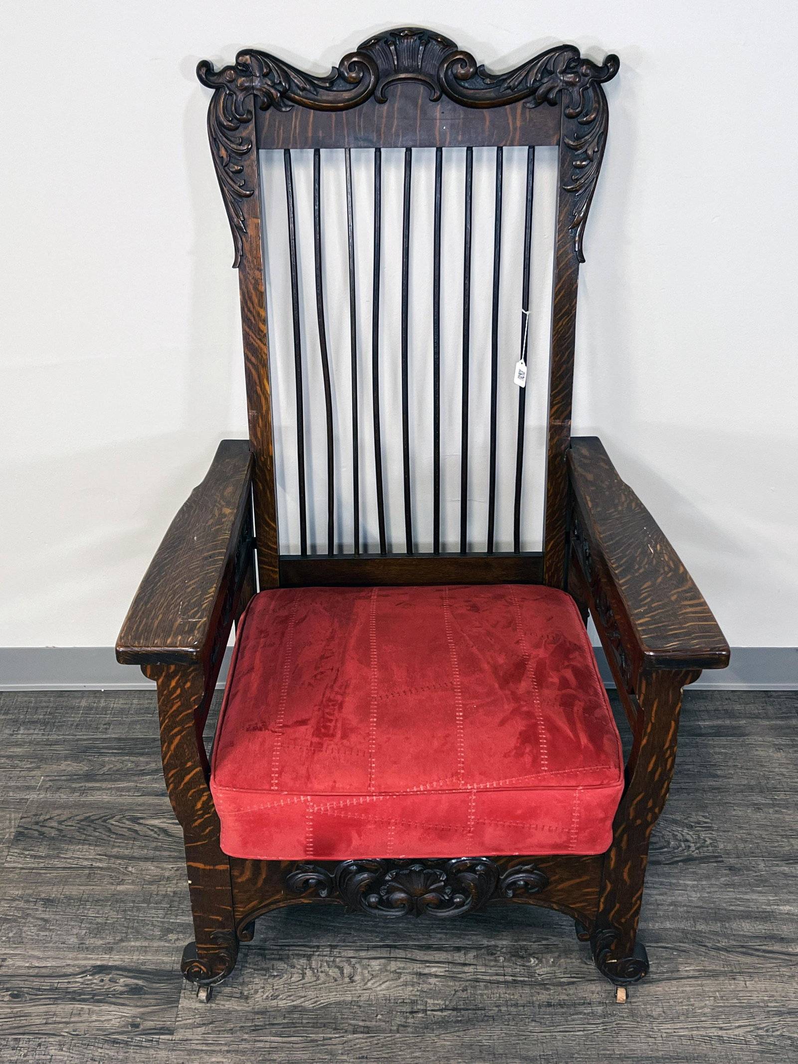 VINTAGE OAK ARM CHAIR: VINTAGE OAK ARM CHAIR With spoke back, wide arms, and carved back. With lever to recline. 29 1/2" X 27" X 49" Shipping:<