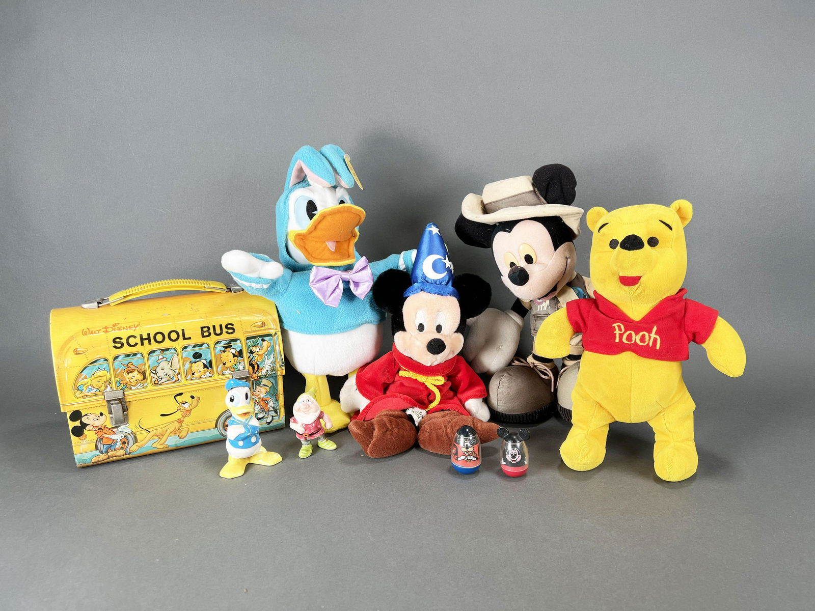 DISNEY PLUSHES FIGURES & TIN LUNCH BOX (1 of 12)