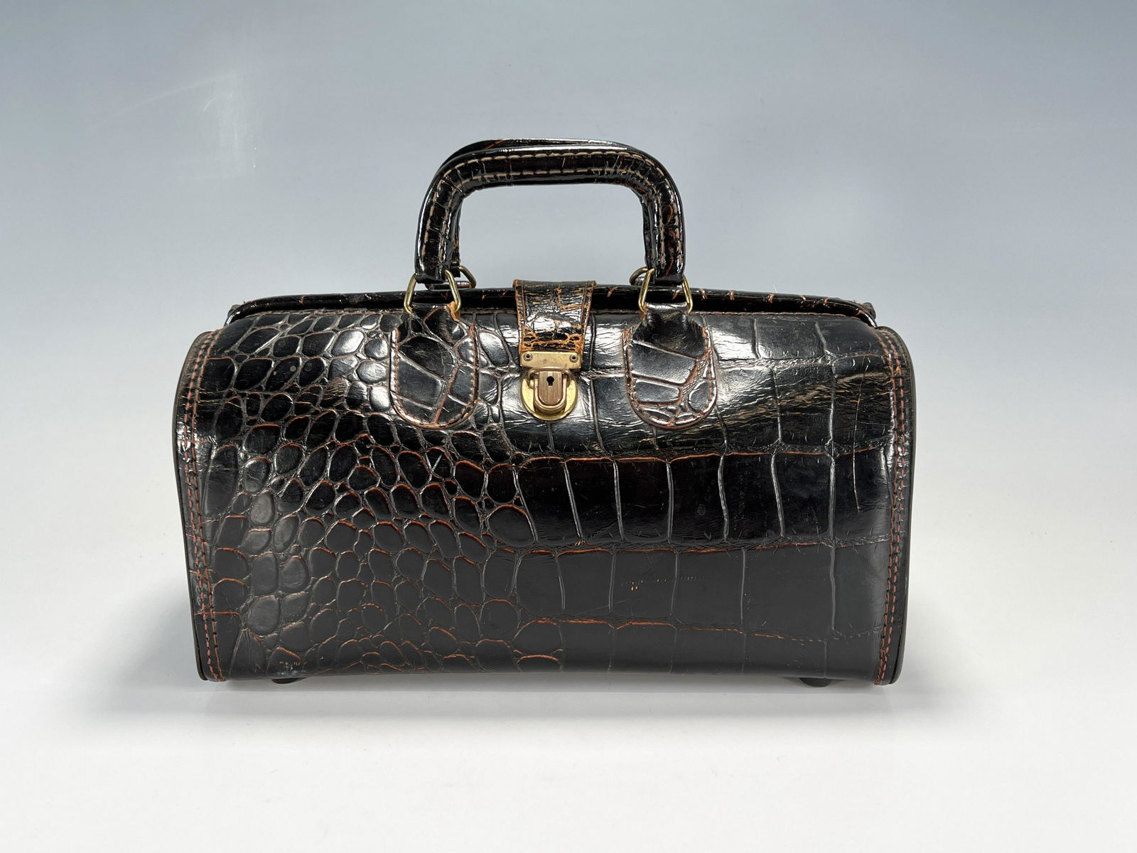 VINTAGE UPJOHN LEATHER DOCTORS BAG (1 of 5)