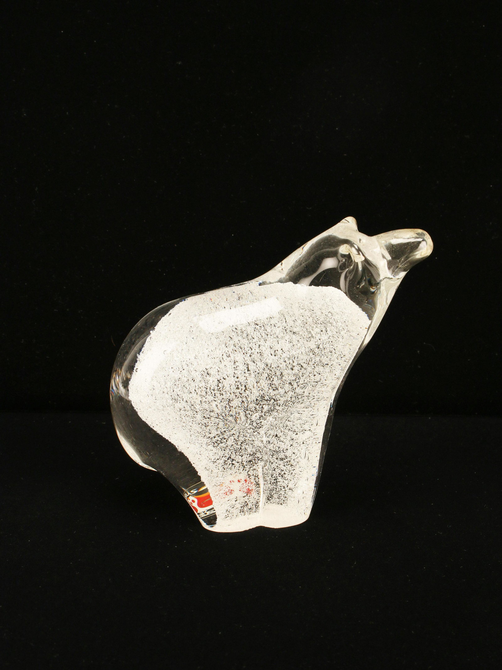 STUDIOLASI GLASS POLAR BEAR: STUDIOLASI GLASS POLAR BEAR Finnish art glass polar bear. Stamped on bottom of leg with Studiolasi. 5" X 4 1/2" Shipping:<