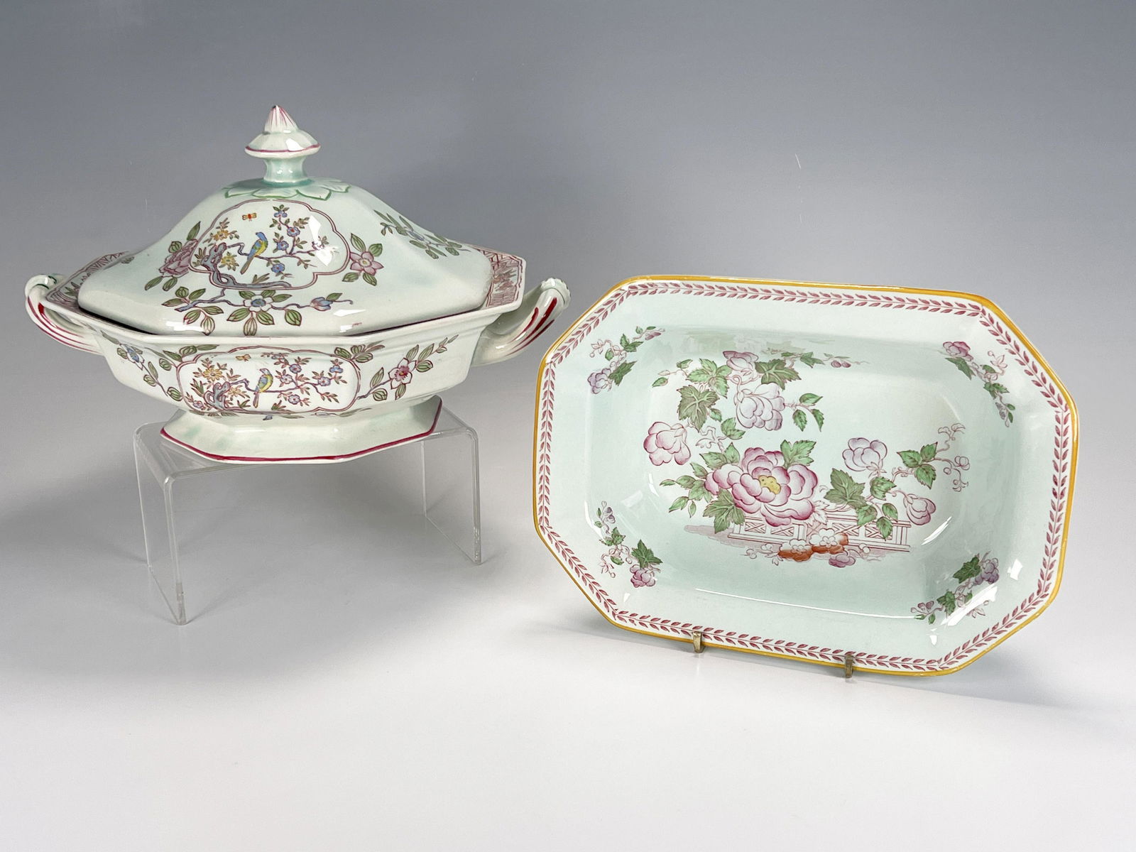 TWO PIECES PORCELAIN CALYX WARE (1 of 11)