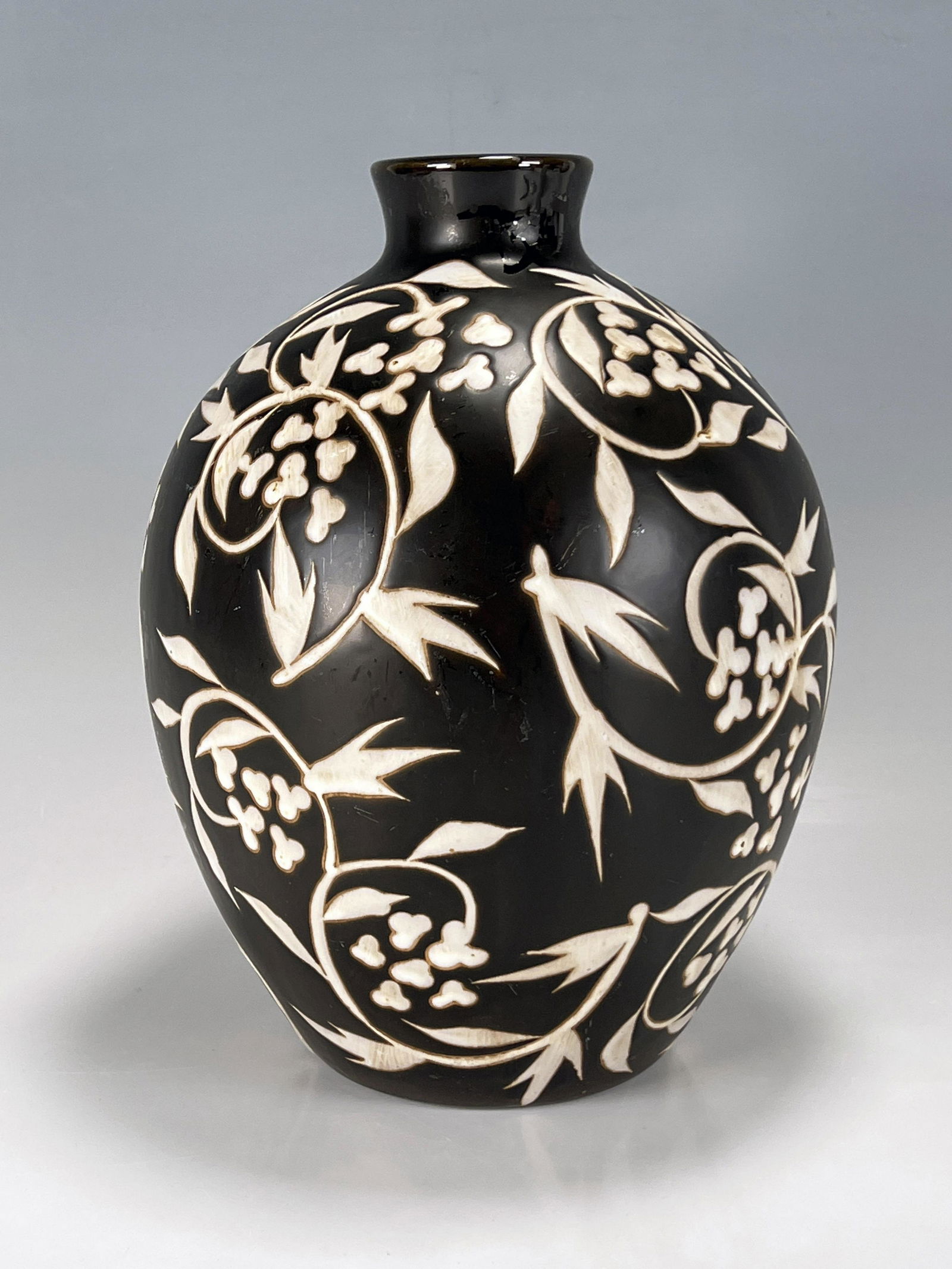 BROWN AND WHITE CERAMIC VASE (1 of 5)