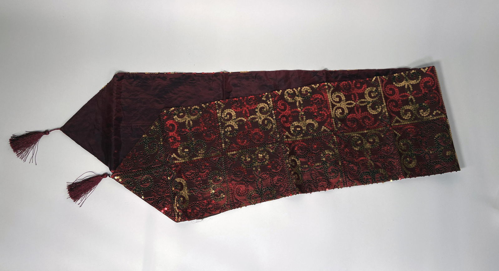 CHINESE RED SILK TABLE RUNNER (1 of 2)