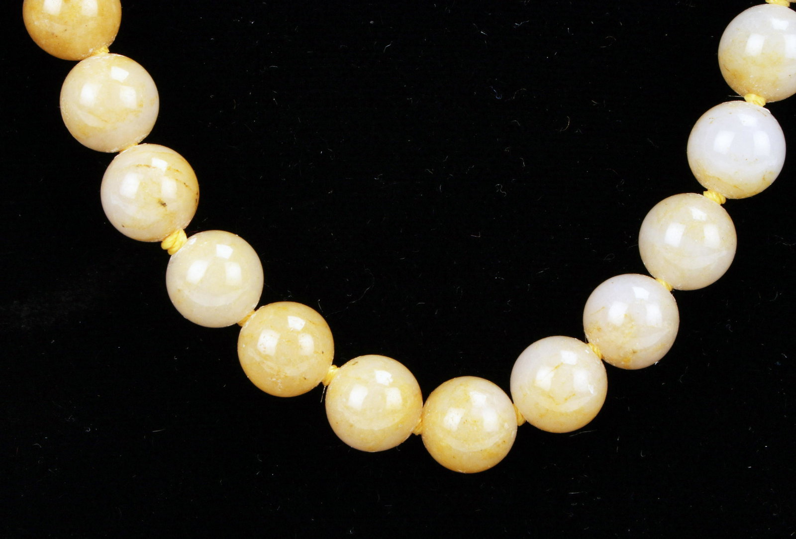 YELLOW JADEITE JADE BEAD NECKLACE (1 of 3)