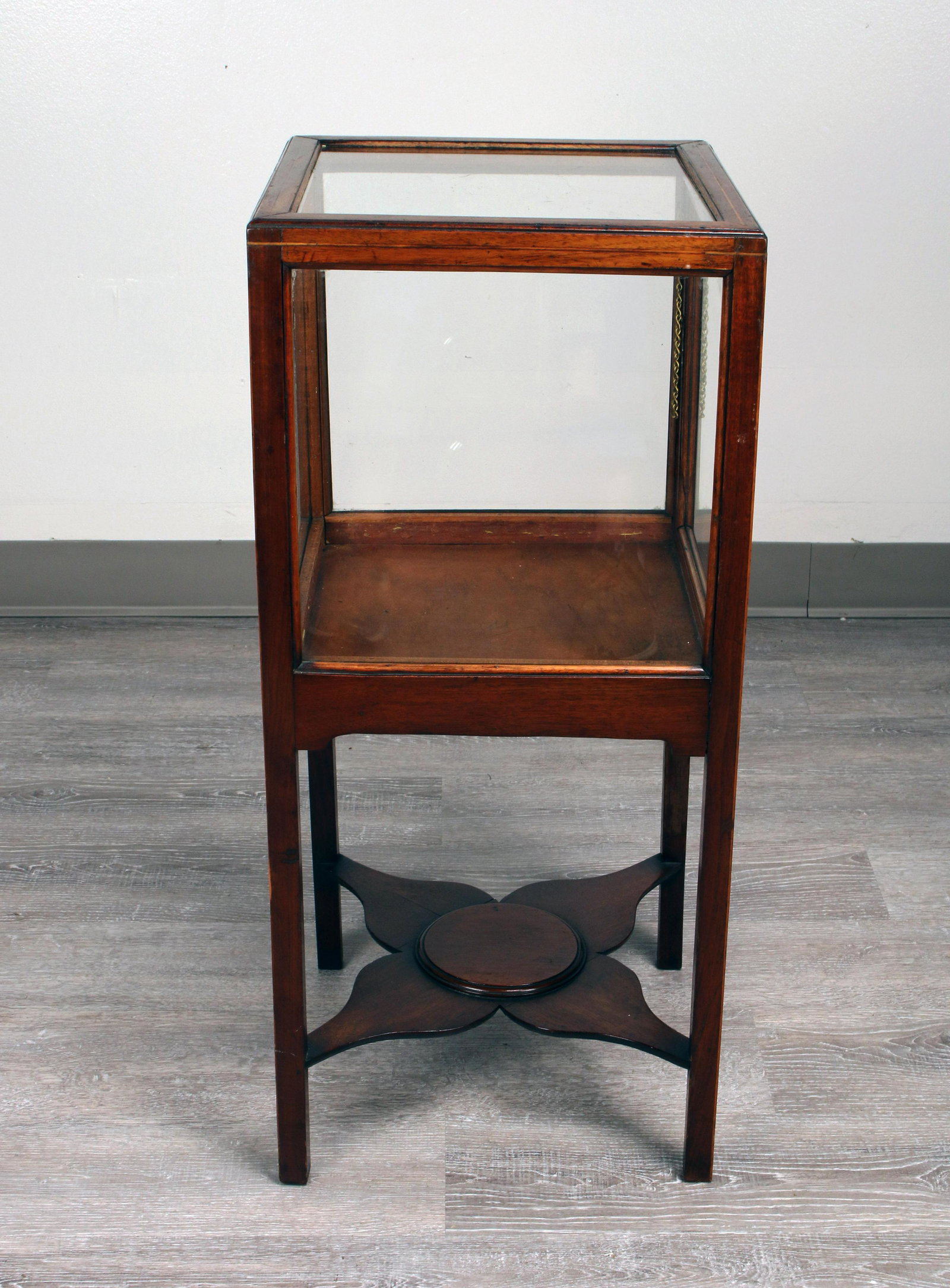 DISPLAY GLASS WOODEN SIDE TABLE (1 of 2)