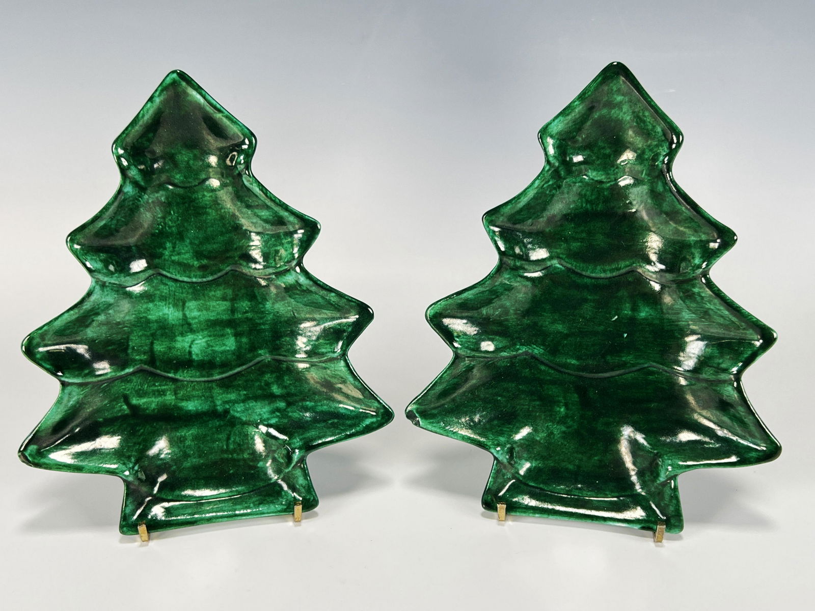 HAND PAINTED CERAMIC CHRISTMAS TREE PLATES (1 of 4)