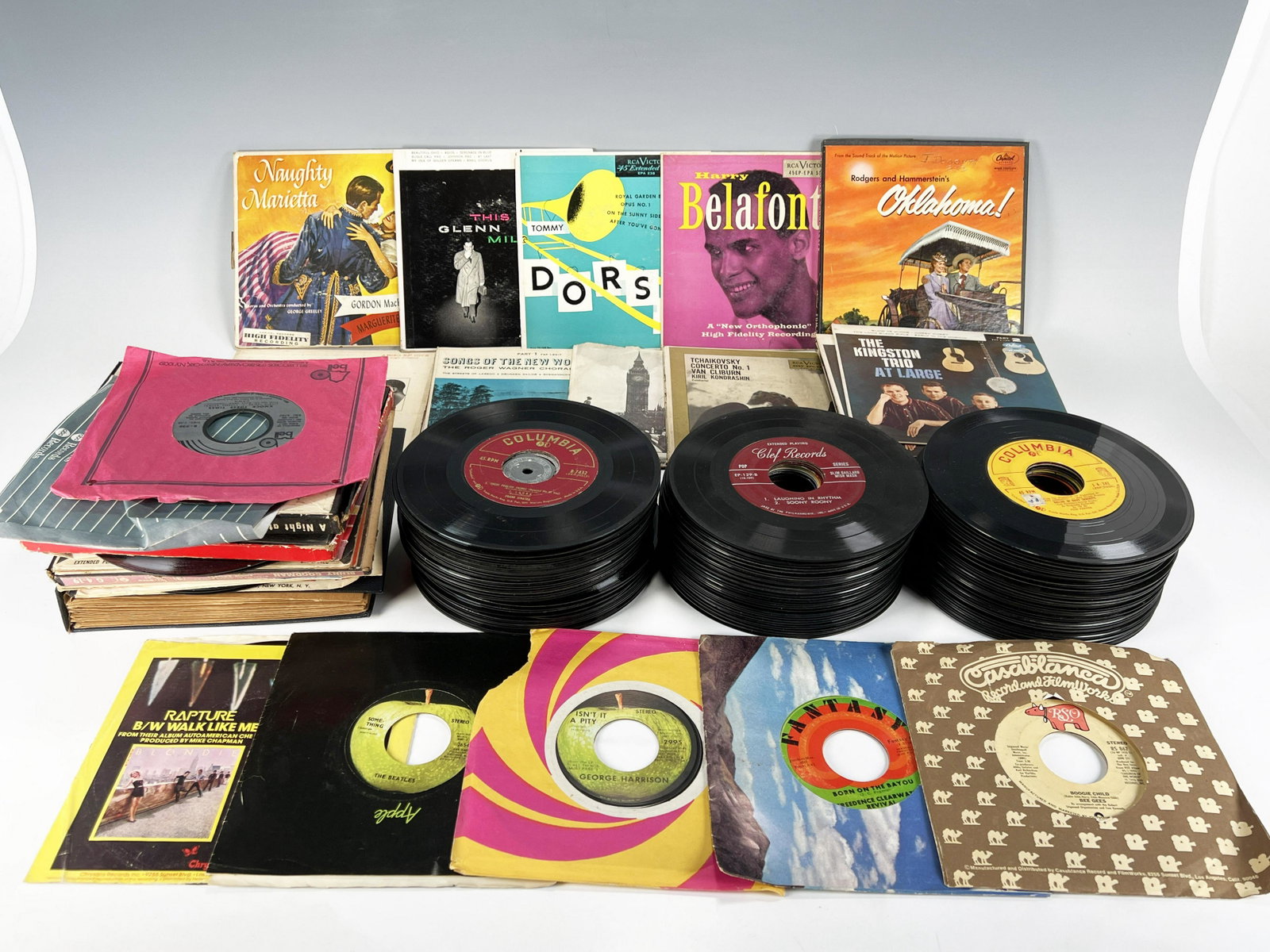 HUGE LOT OF 45 RECORDS: HUGE LOT OF 45 RECORDS Huge collection of 45s records including:Bobby Darin, Blondie, The Beatles, Creedence Clearwater Revival, Michael Jackson, Dusty Springfield, Glenn Miller, Benny G