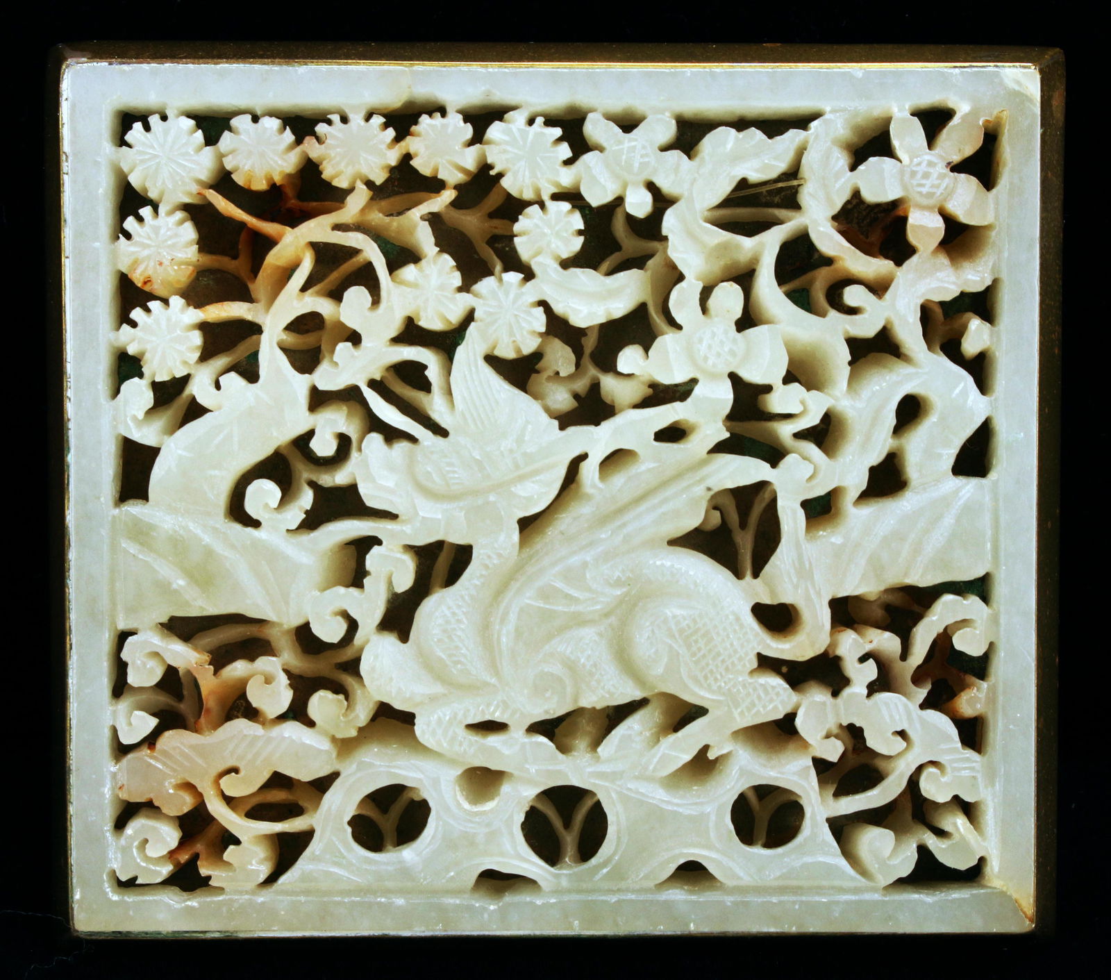 MAGNIFICENT CARVED JADE MATCH BOX COVER (1 of 5)