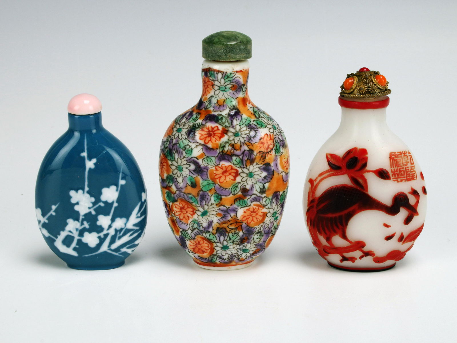 THREE CHINESE FLORAL SNUFF BOTTLES (1 of 6)