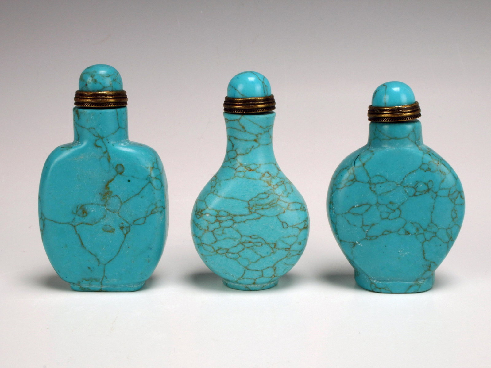 THREE TURQUOISE CHINESE SNUFF BOTTLES: THREE TURQUOISE CHINESE SNUFF BOTTLES Light blue with gray striations. 2 3/4" Shipping: Shipping and