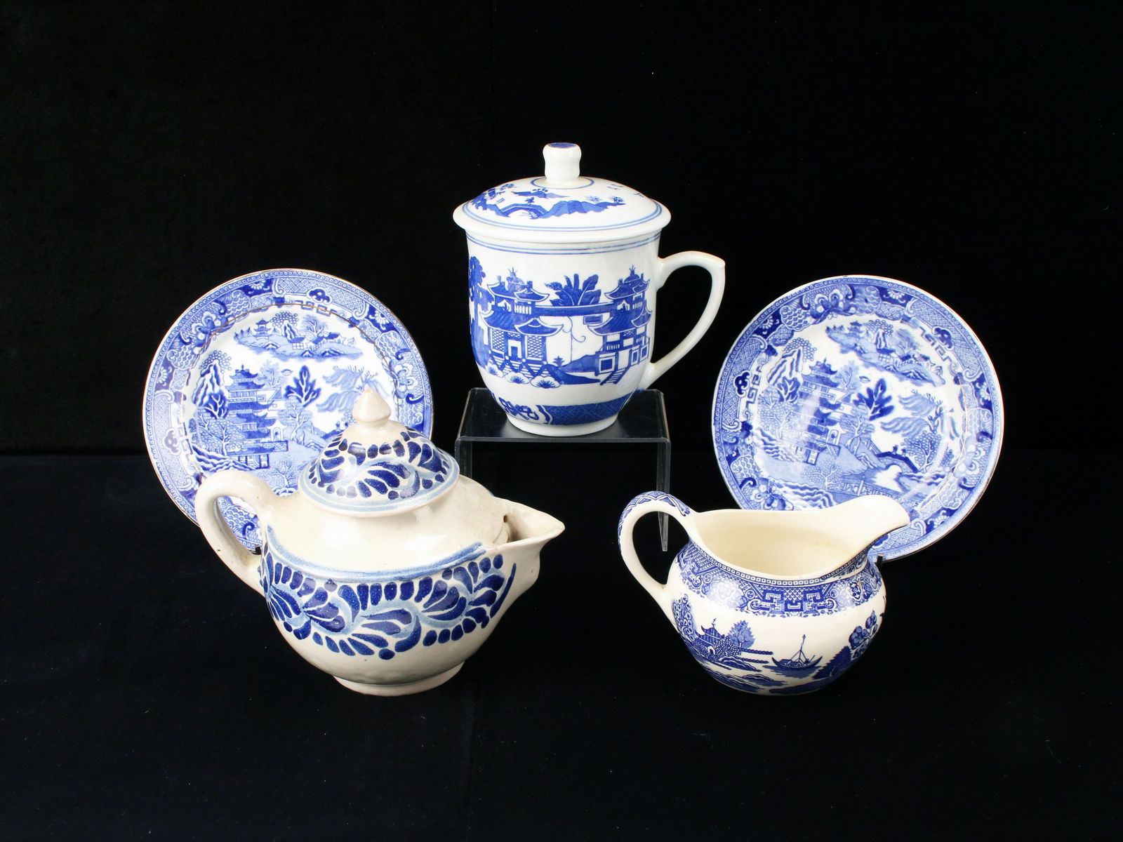 BLUE & WHITE CERAMIC LOT (1 of 7)