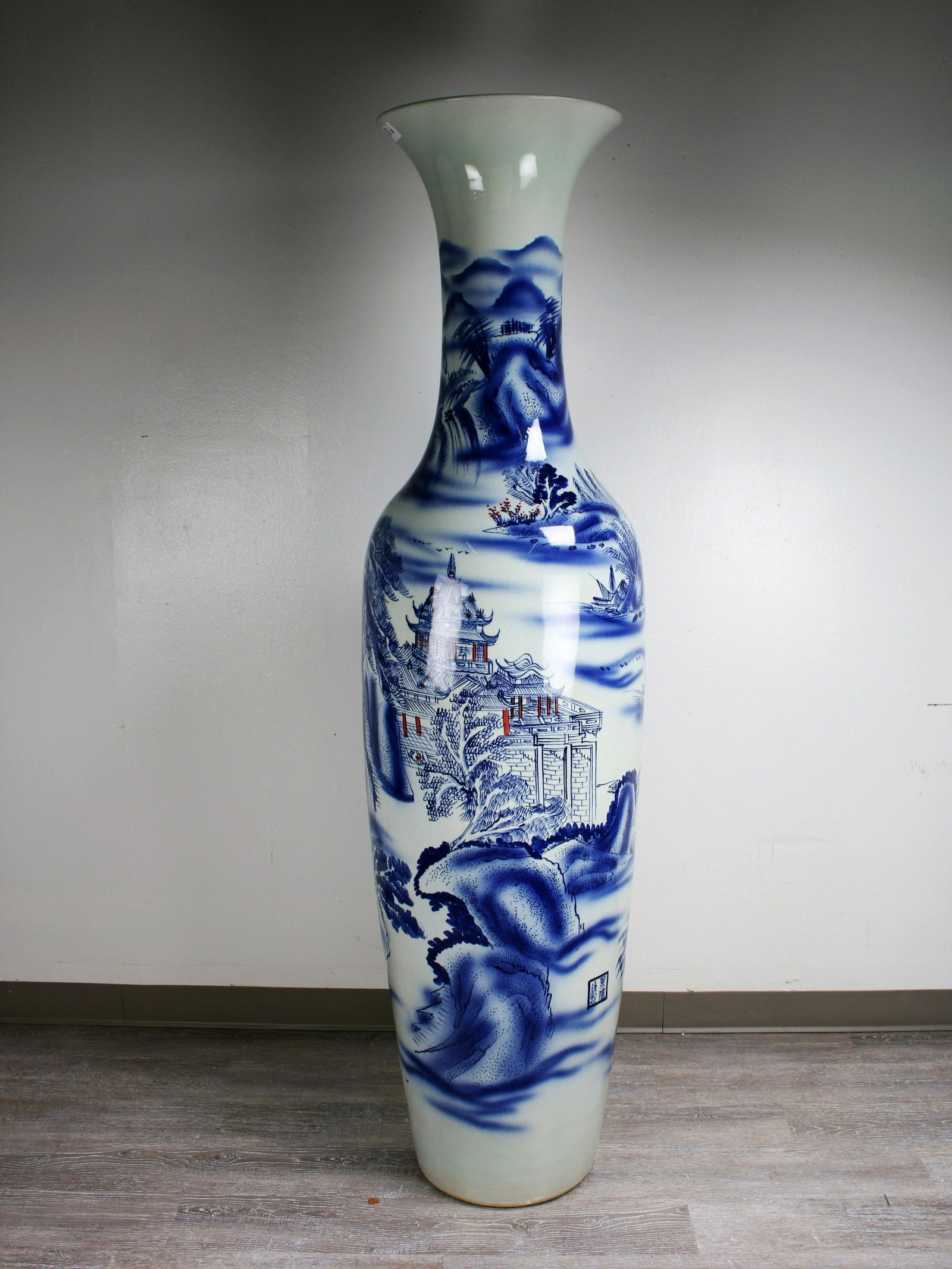 IMPRESSIVE CHINESE TALL BLUE & WHITE VASE (1 of 12)