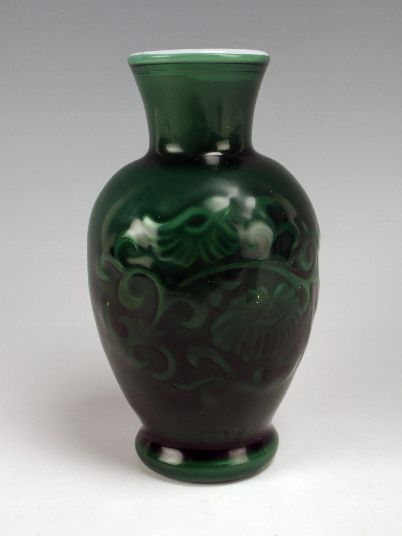 CHINESE STYLE GREEN VASE (1 of 5)