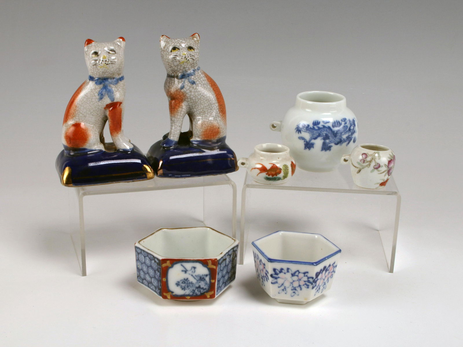 COLLECTION OF SMALL PORCELAIN ITEMS (1 of 8)