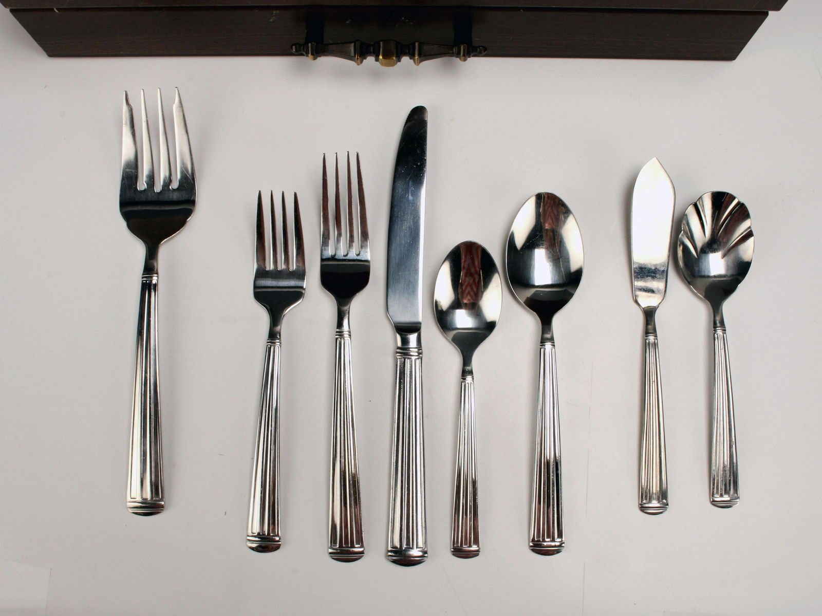 JAPAN STAINLESS SILVERWARE SERVICE FOR 10 IN CHEST (1 of 4)