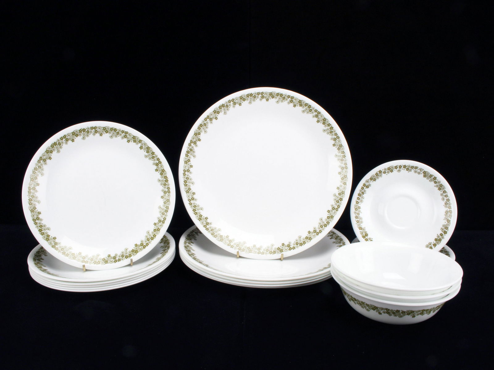 SPRING BLOSSOM GREEN CORELLE DISHES (1 of 6)