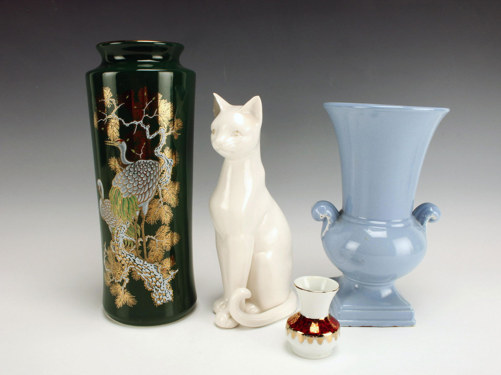 ASSEMBLED DECORATIVE VASE LOT (1 of 6)
