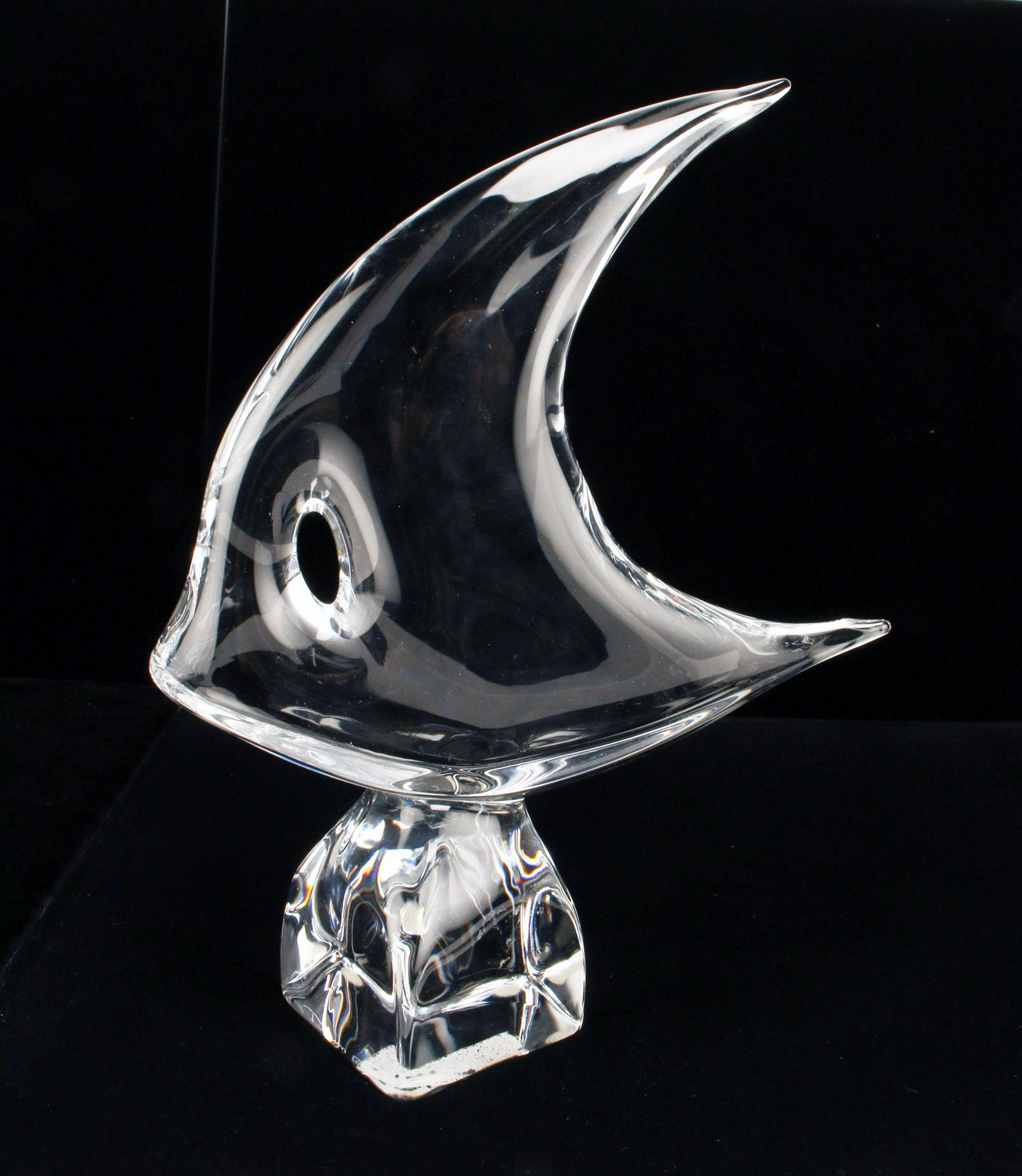 DAUM CRYSTAL ANGELFISH SCULPTURE (1 of 5)