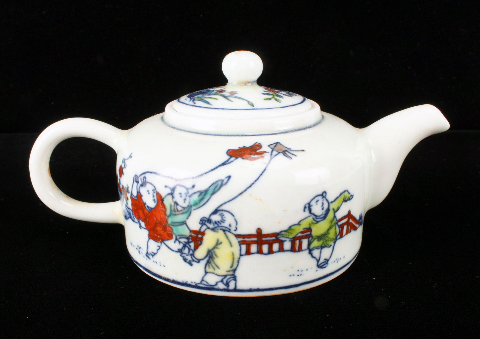 CHINESE CHILDREN TEA POT (1 of 6)