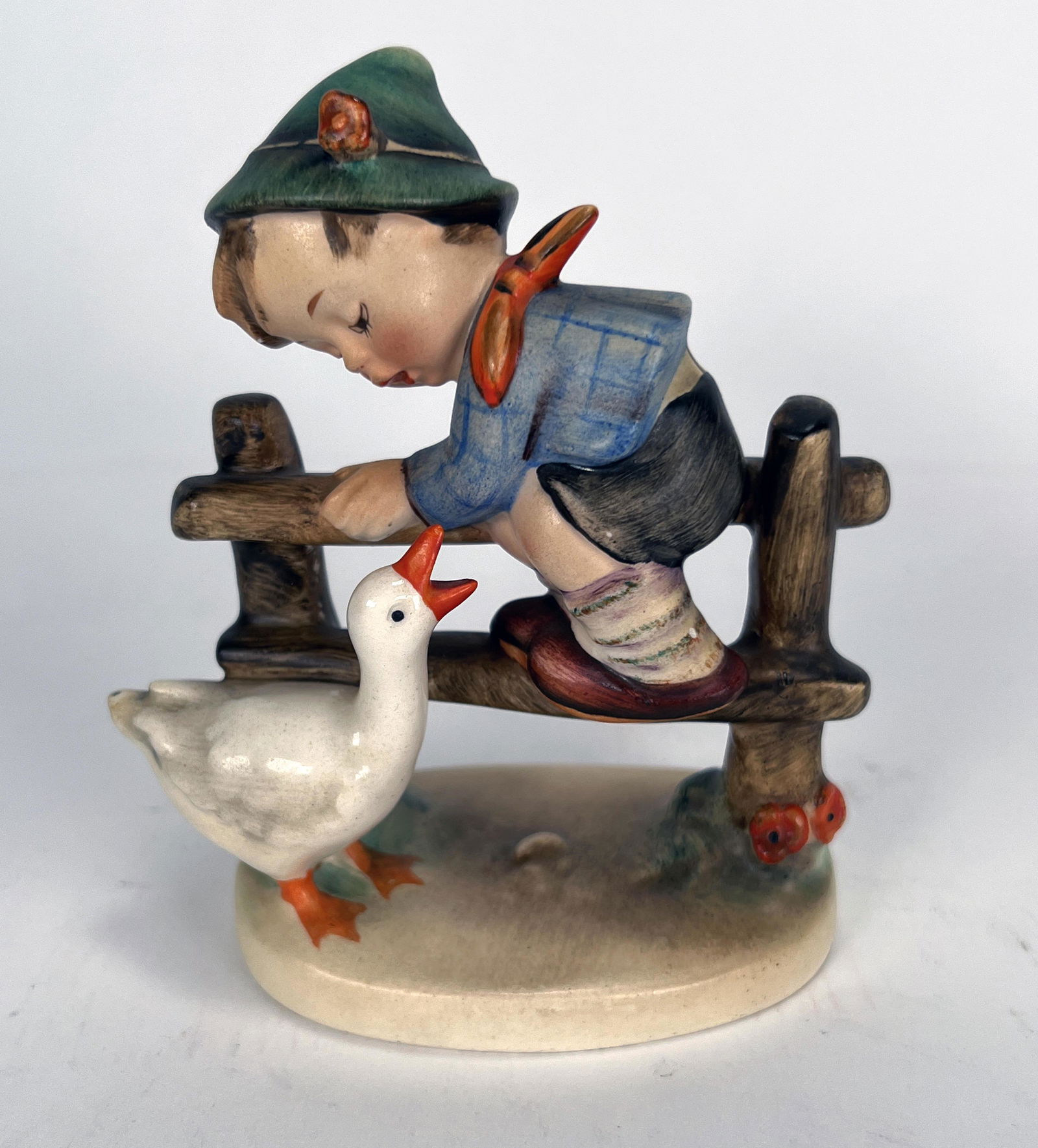 GOEBEL HUMMEL 'BARNYARD HERO" 195 TMK-2: GOEBEL HUMMEL 'BARNYARD HERO" 195 TMK-2 Goebel Hummel 'Barnyard Hero" 195 TMK-2. Condition- wear consistent with age. 3 1/2" x 3 3