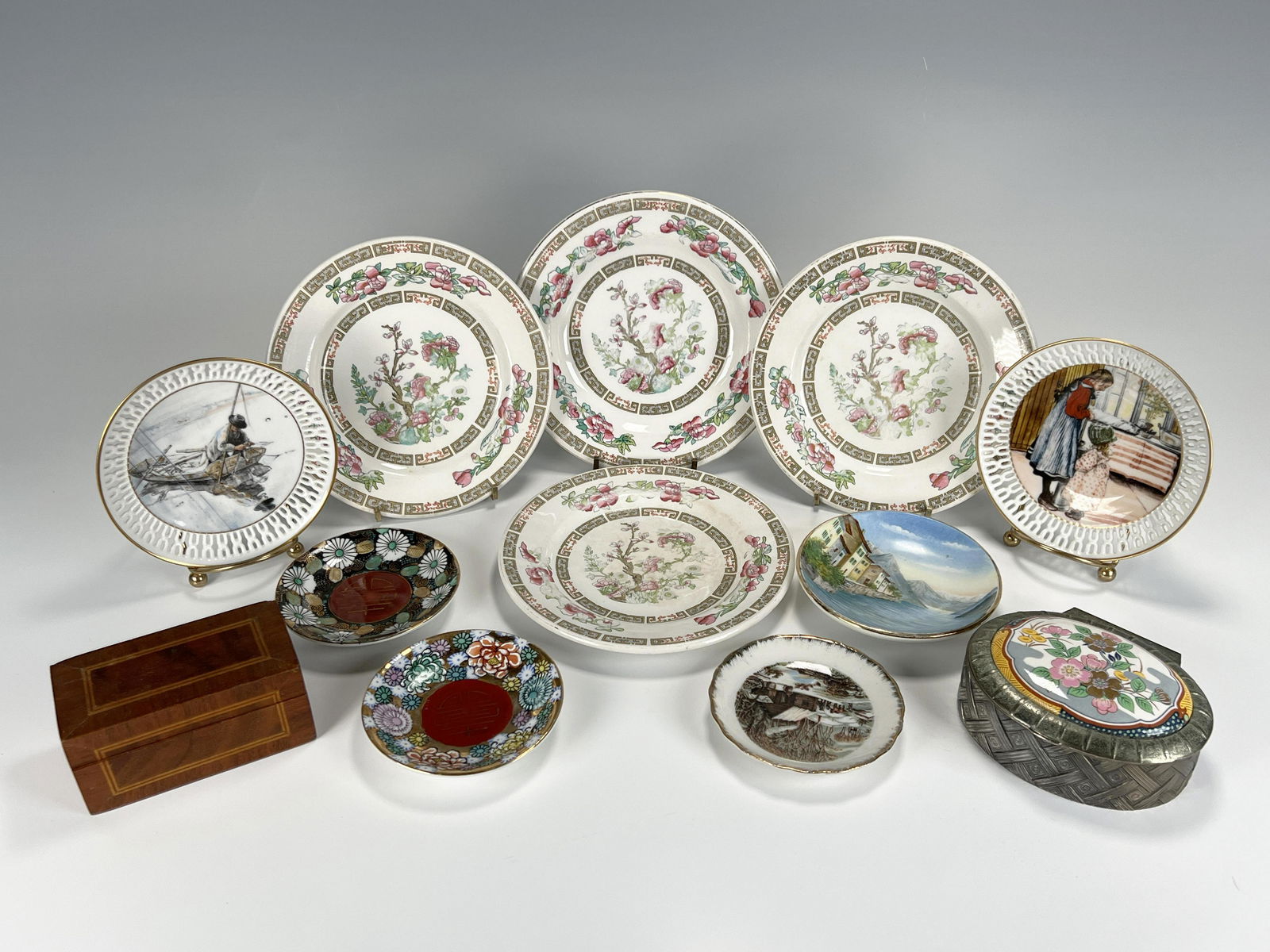 VINTAGE PORCELAIN PLATES DISHES AND TRINKET BOXES (1 of 14)