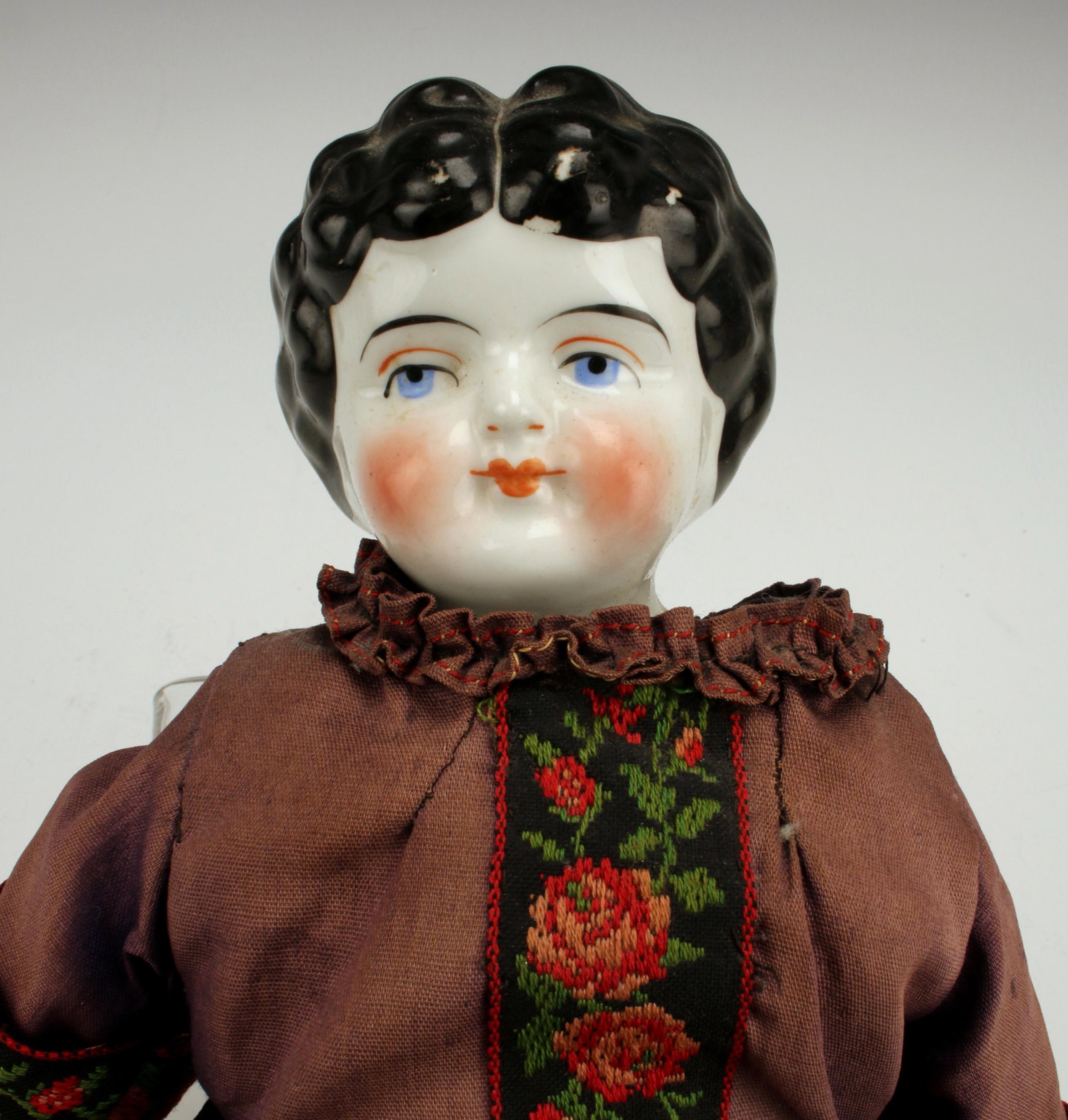 ANTIQUE PORCELAIN DOLL: ANTIQUE PORCELAIN DOLL With porcelain face, hands and legs. 14" Shipping: Shipping and handling in the