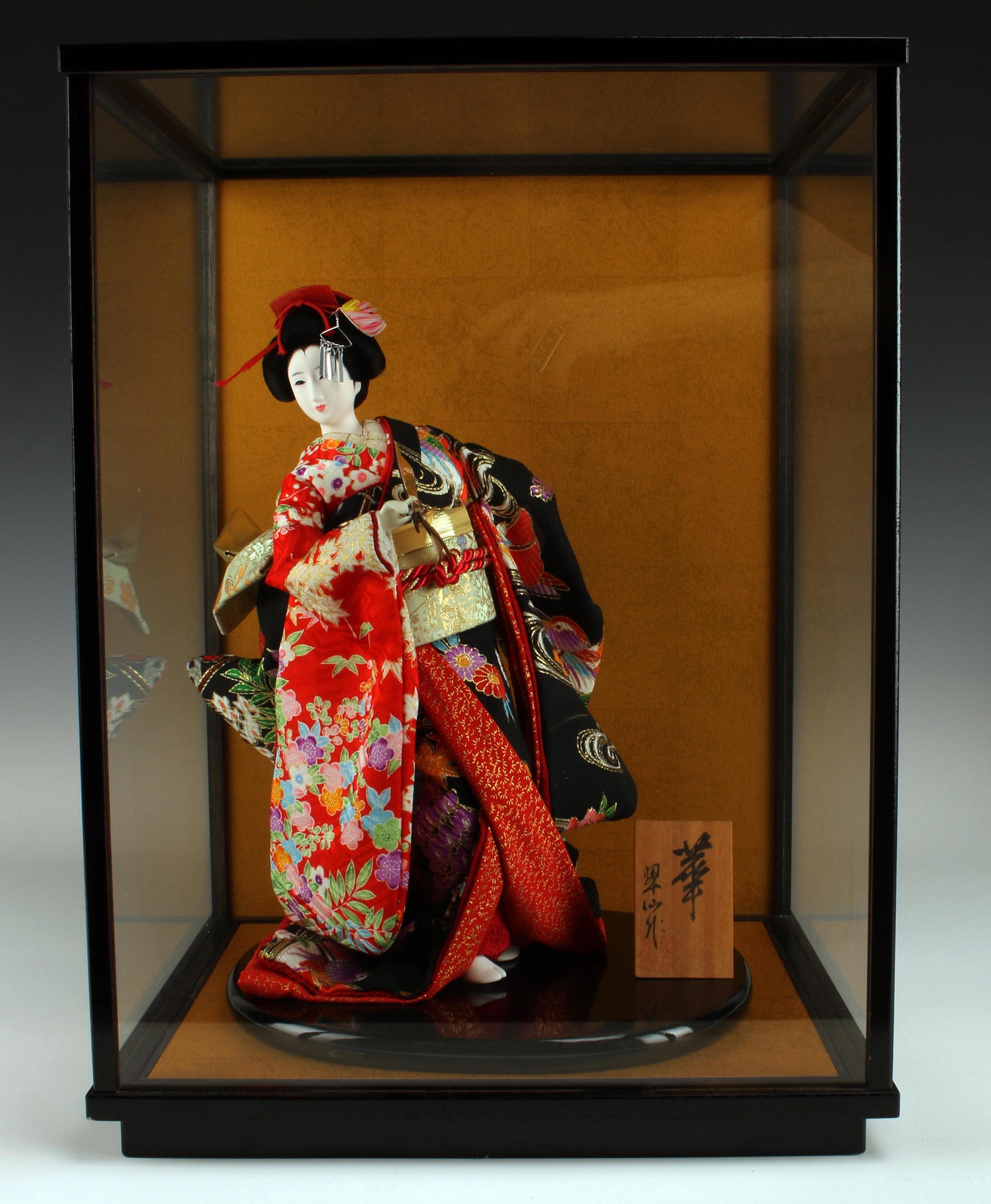 GEISHA DOLL IN DISPLAY CASE: GEISHA DOLL IN DISPLAY CASE Dancing robed geisha doll with plaque and display case. 12 3/4" X 10 3/4" X 17 1/2" Shippin