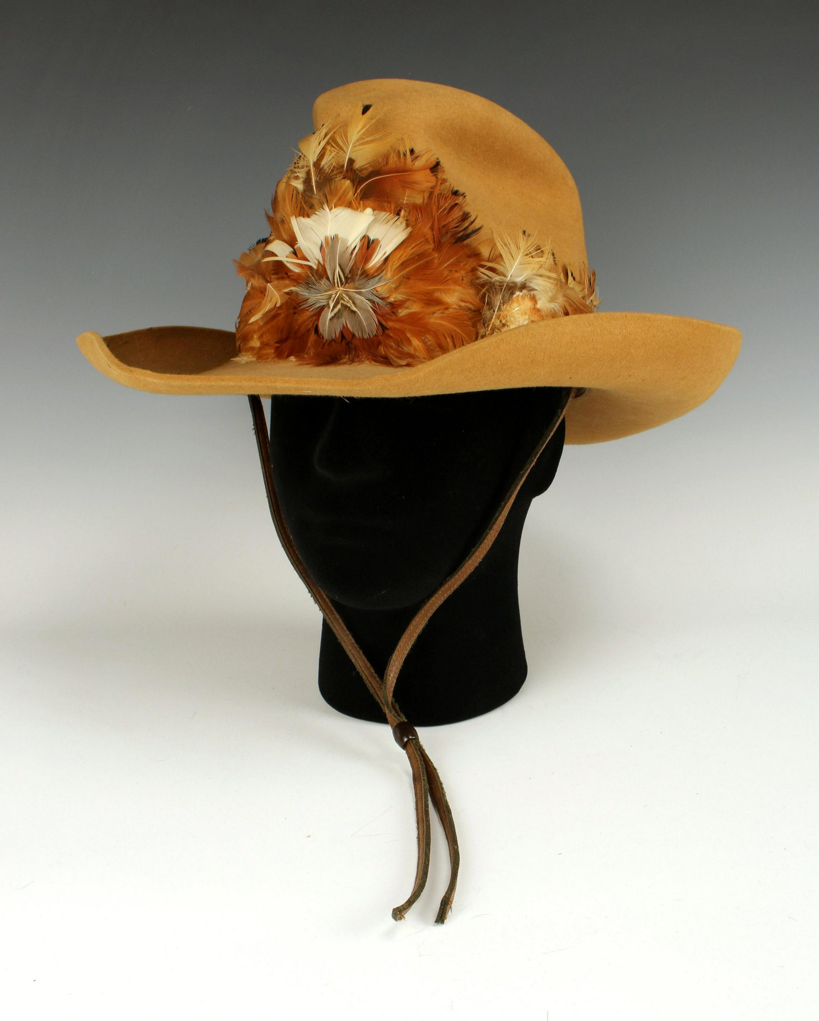 VINTAGE BILLY THE KIDD STETSON HAT: VINTAGE BILLY THE KIDD STETSON HAT Marked Roberts Western Wear. Feathers not in perfect condition. 7 1/4 Shipping: