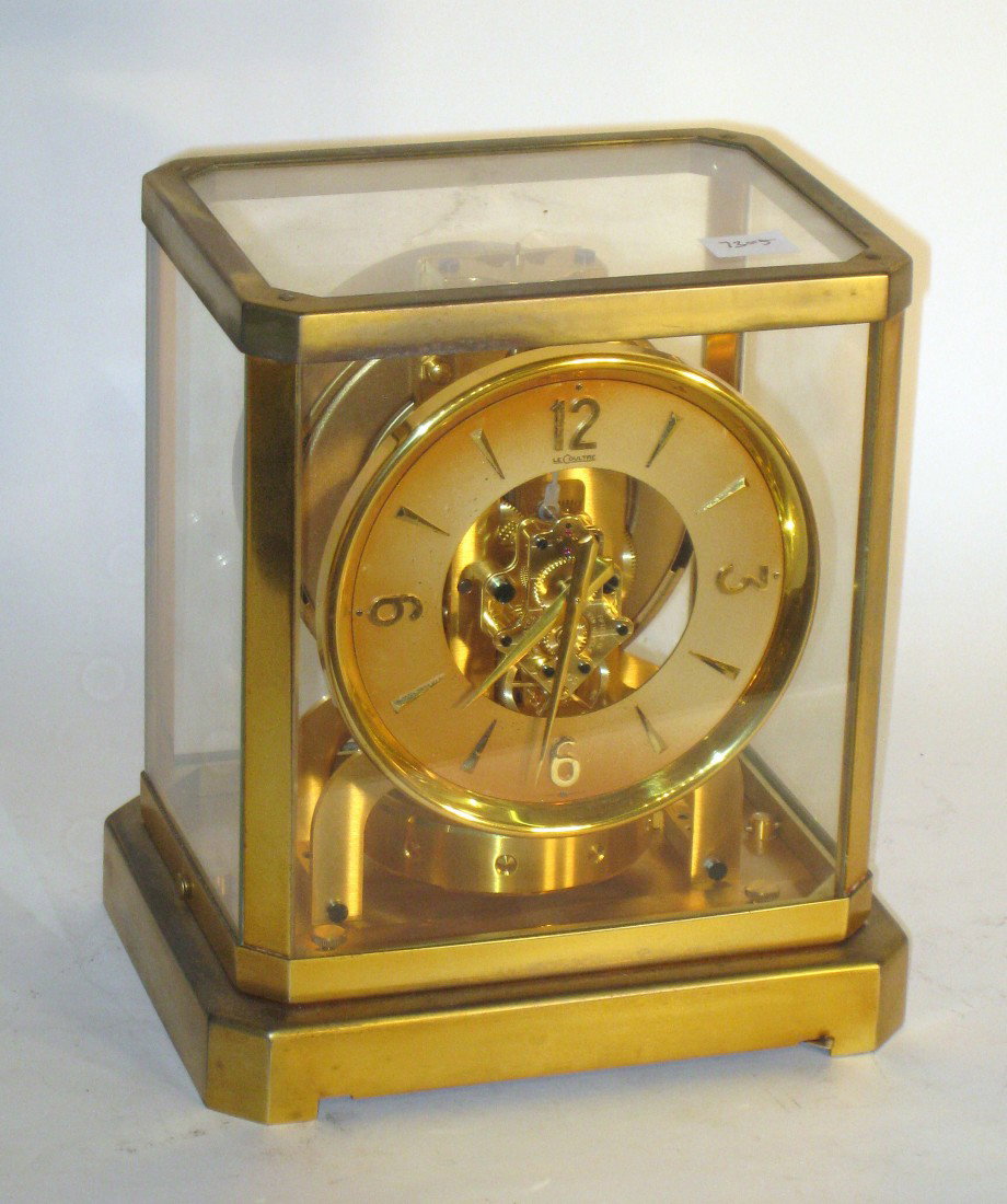 Atmos Clock: A gold toned and glass cased Atmos clock with the serial number 36062.