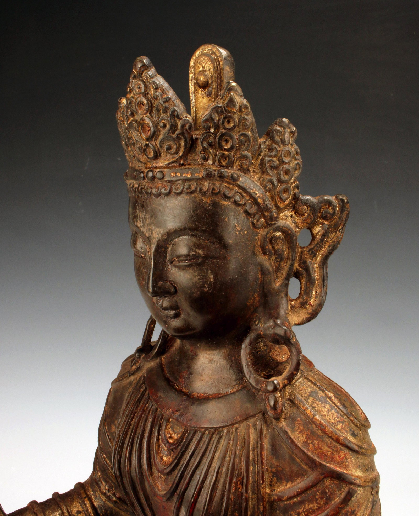 CHINESE BRONZE BUDDHA FIGURE (1 of 8)