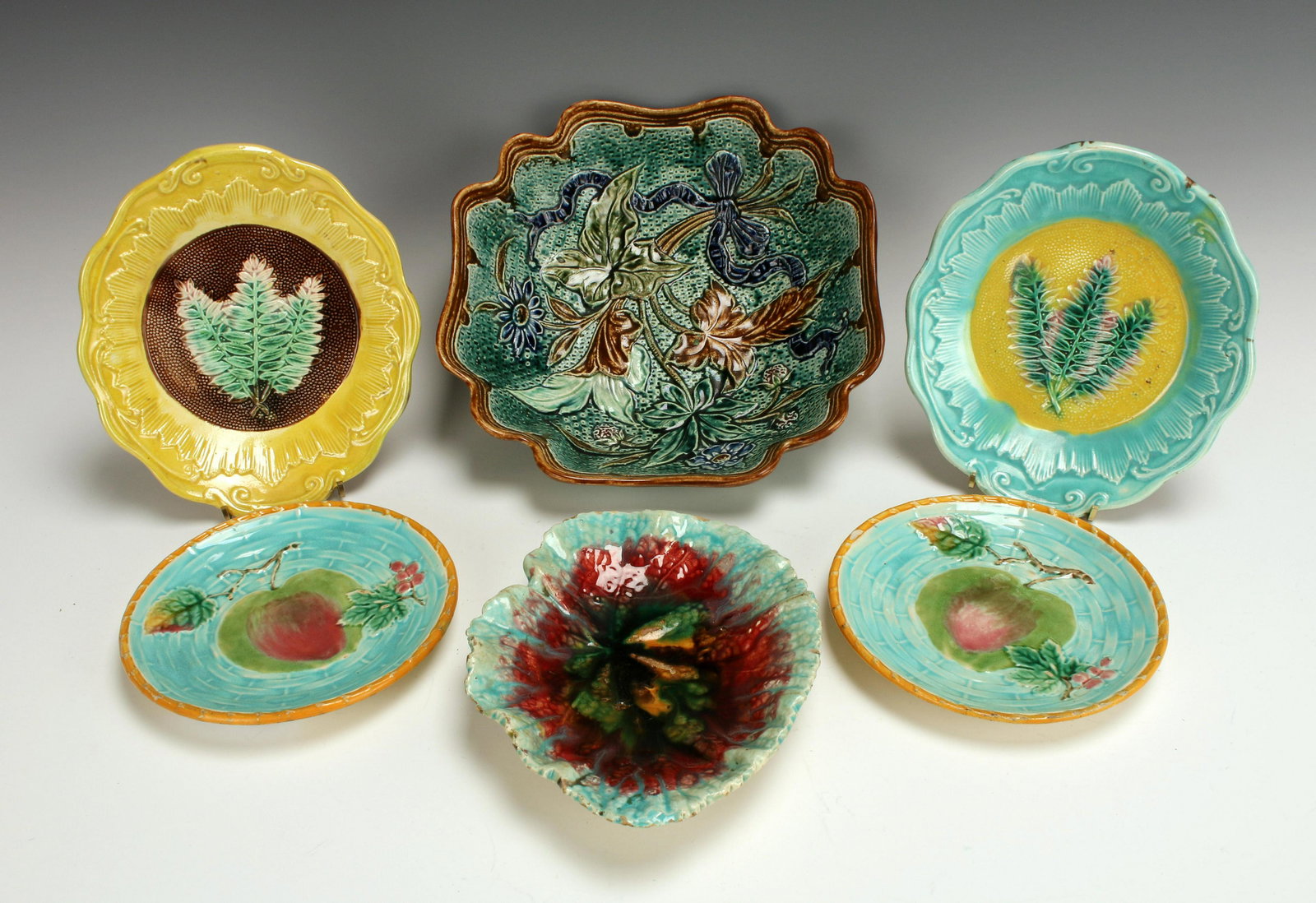 SIX PIECES OF VINTAGE MAJOLICA PLATES AND BOWLS (1 of 4)