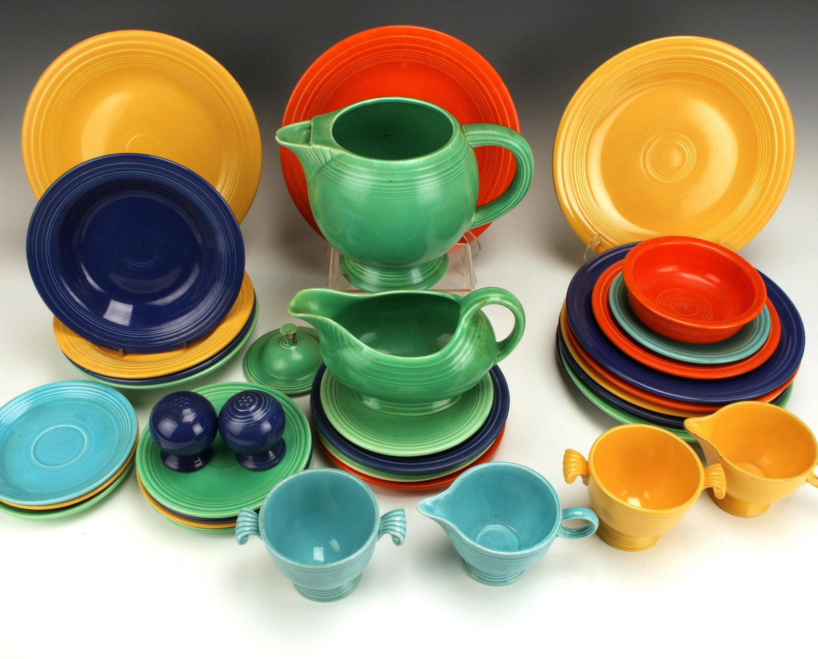 LOT OF VINTAGE FIESTAWARE (1 of 7)