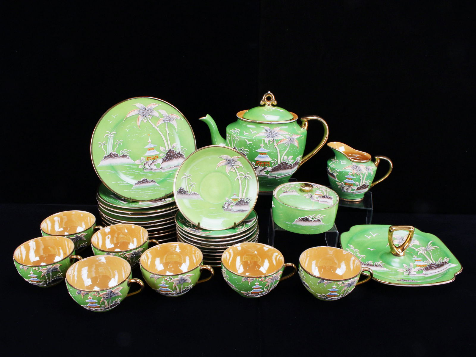 HAND PAINTED 3D JAPANESE TEA SERVICE (1 of 10)