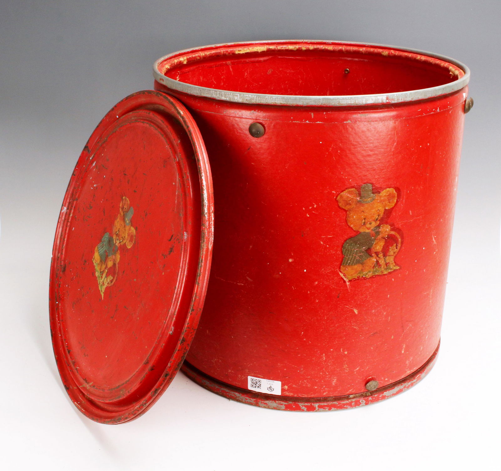 VINTAGE RED METAL TOY BARREL (1 of 5)