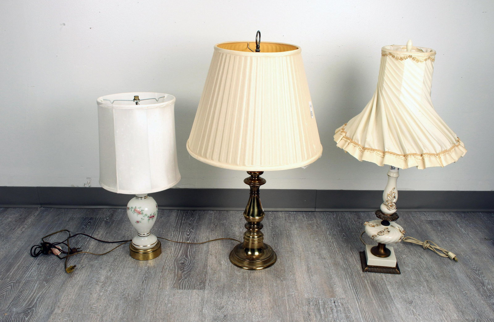 THREE VINTAGE TABLE LAMPS WITH SHADES (1 of 4)