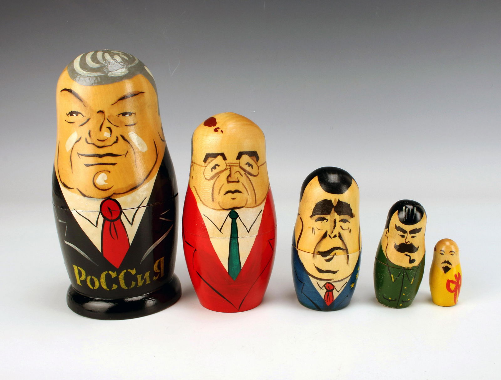 RUSSIAN MATRYOSHKA NESTING DOLL OF RUSSIAN LEADERS: RUSSIAN MATRYOSHKA NESTING DOLL OF RUSSIAN LEADERS Vintage Russian Matryoshka nesting doll features 5 former Russian leaders. From largest to smallest: Yeltsin, Gorbachev, Brezhnev, Khru