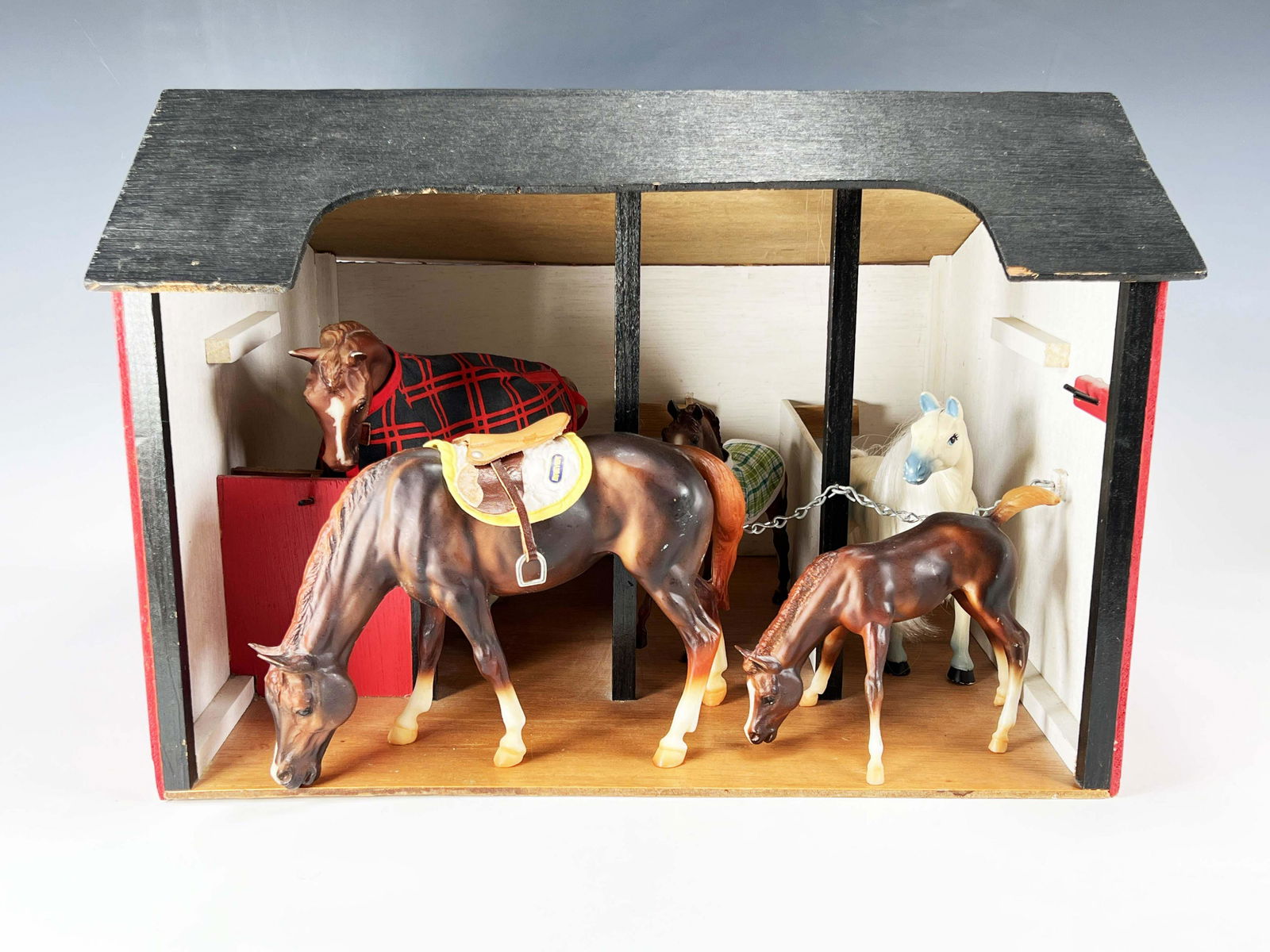 BREYER HORSES IN STABLE (1 of 6)