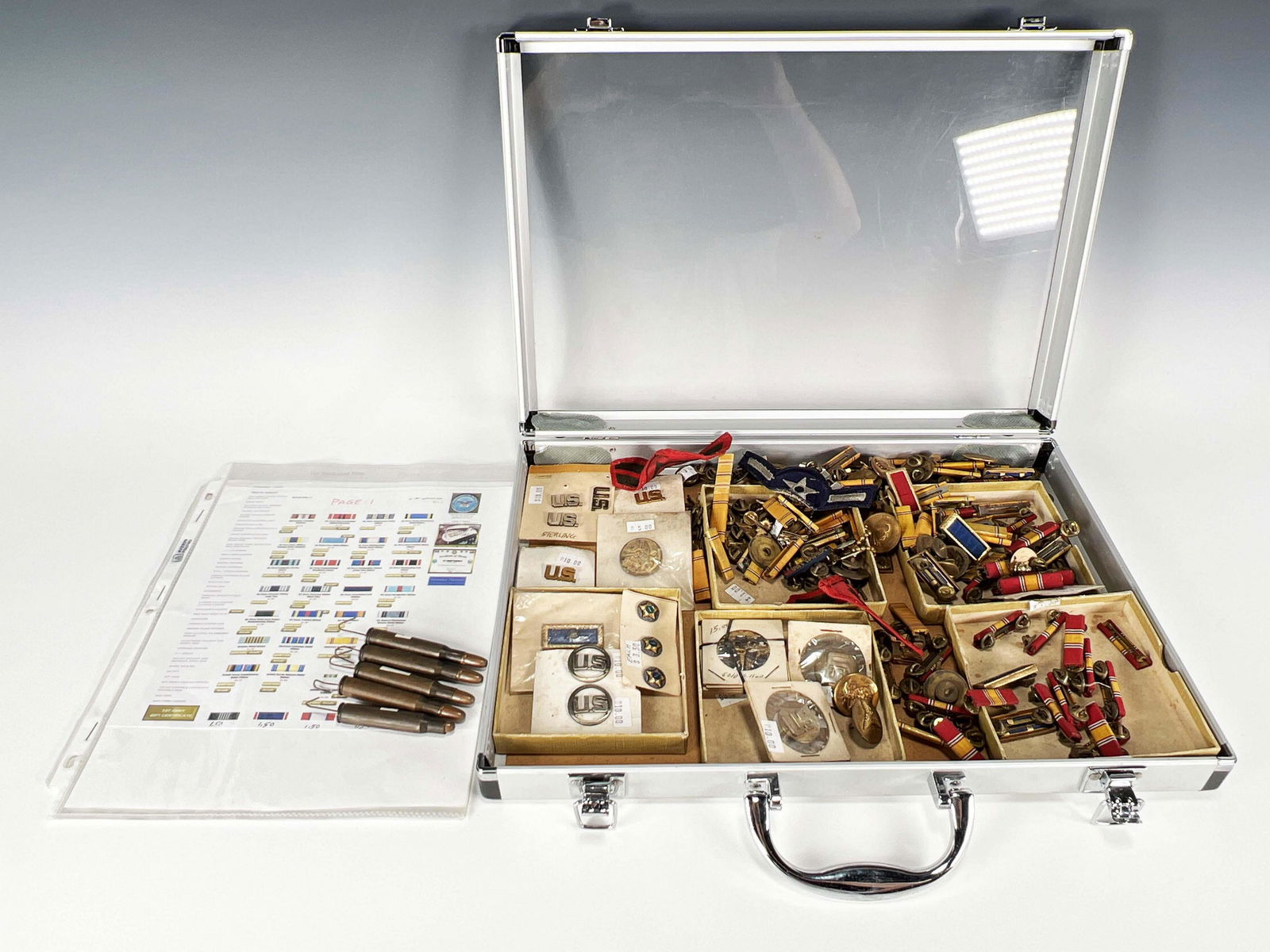 COLLECTION OF VINTAGE MILITARY BUTTONS AND PINS (1 of 5)