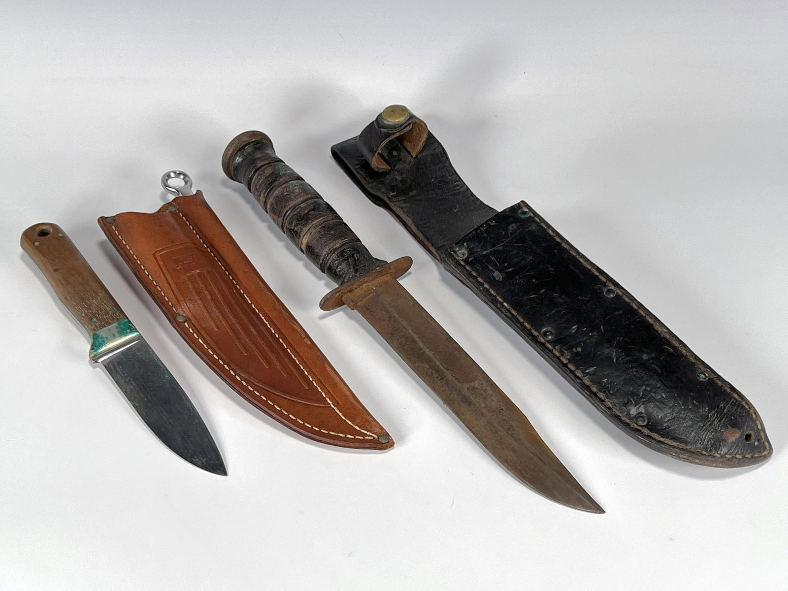 2 VINTAGE KNIVES WITH SHEATHS (1 of 4)