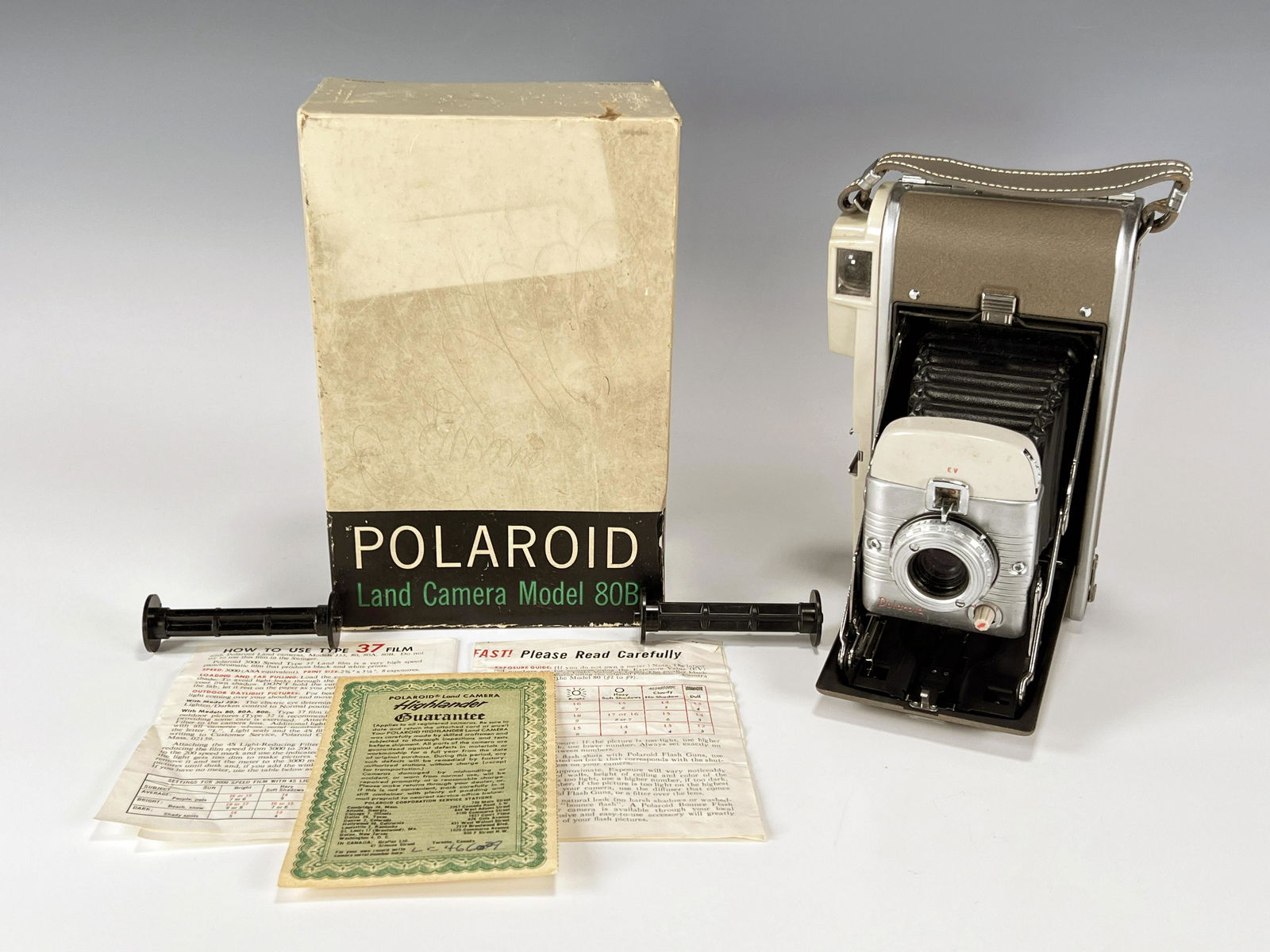 POLAROID LAND CAMERA MODEL 80B IN BOX (1 of 8)