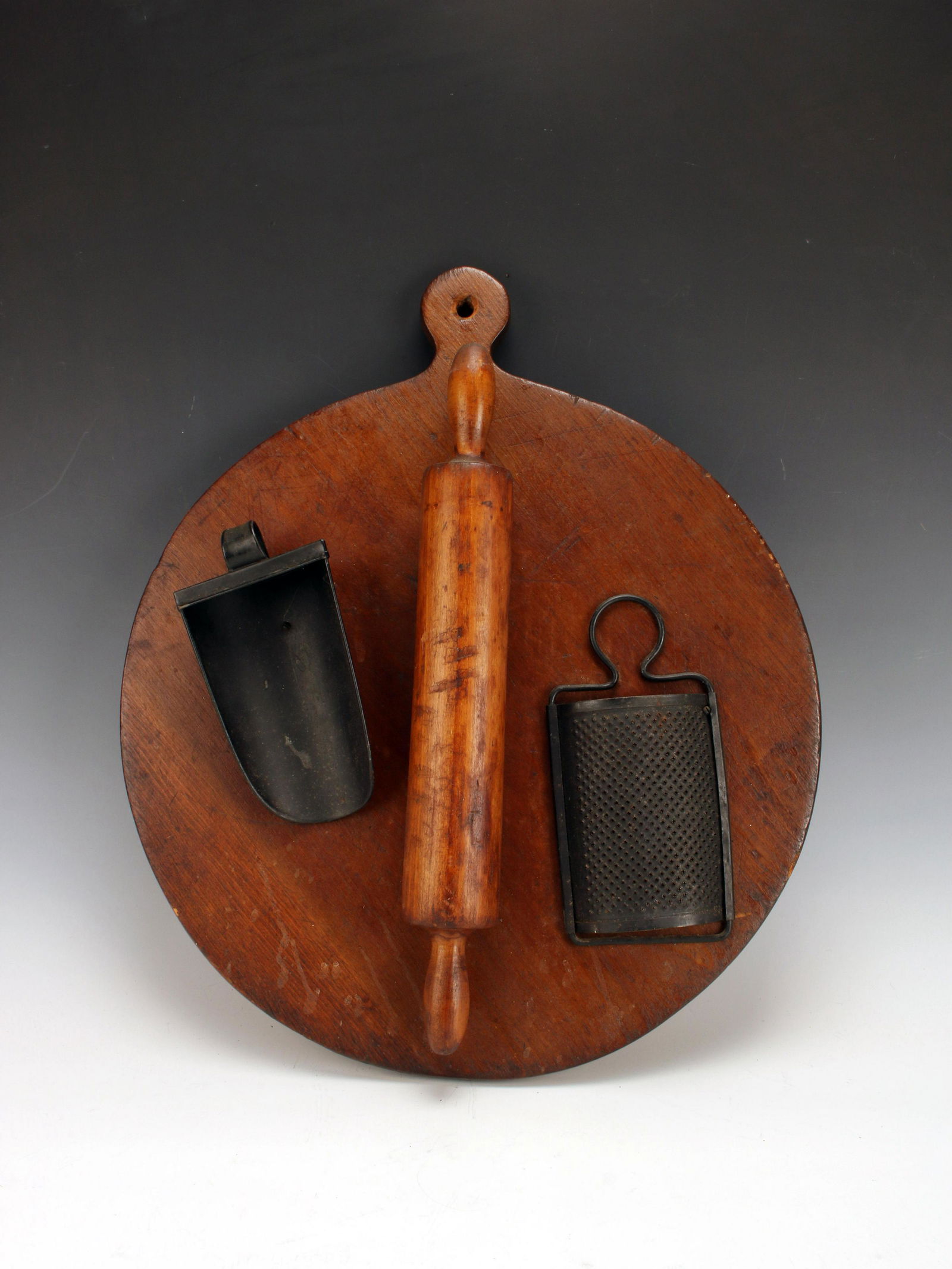 VINTAGE WOODEN KITCHEN WALL ART: VINTAGE WOODEN KITCHEN WALL ART Wooden cutting board with vintage graters mounted on. 21" Shipping: Shi